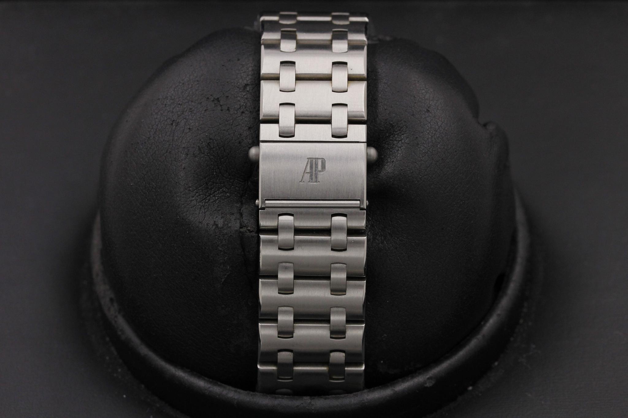 Watch Image 7
