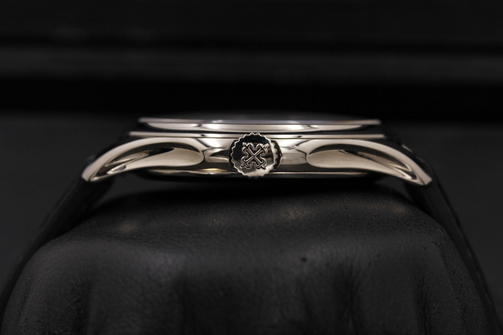 Watch Image 3