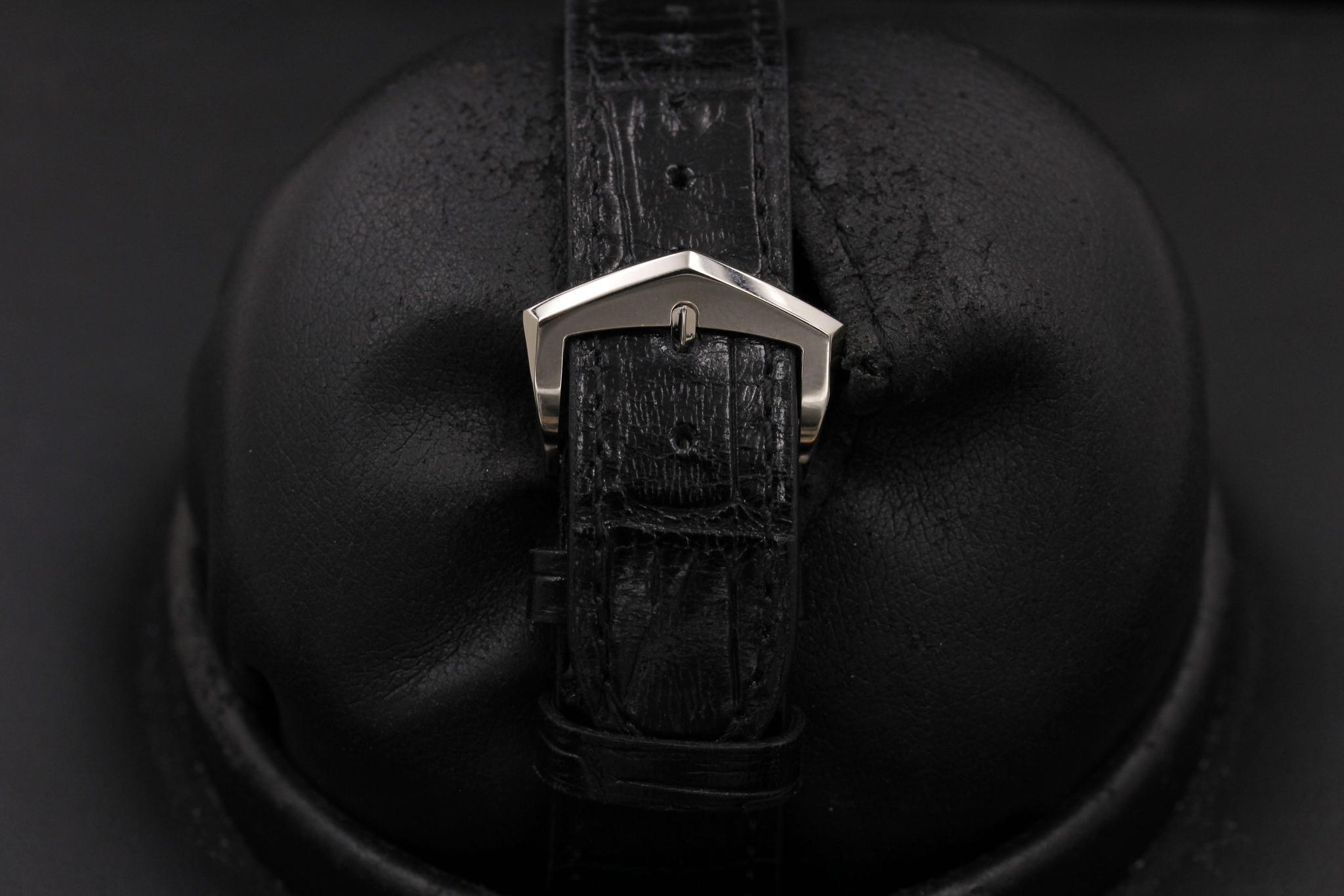 Watch Image 11