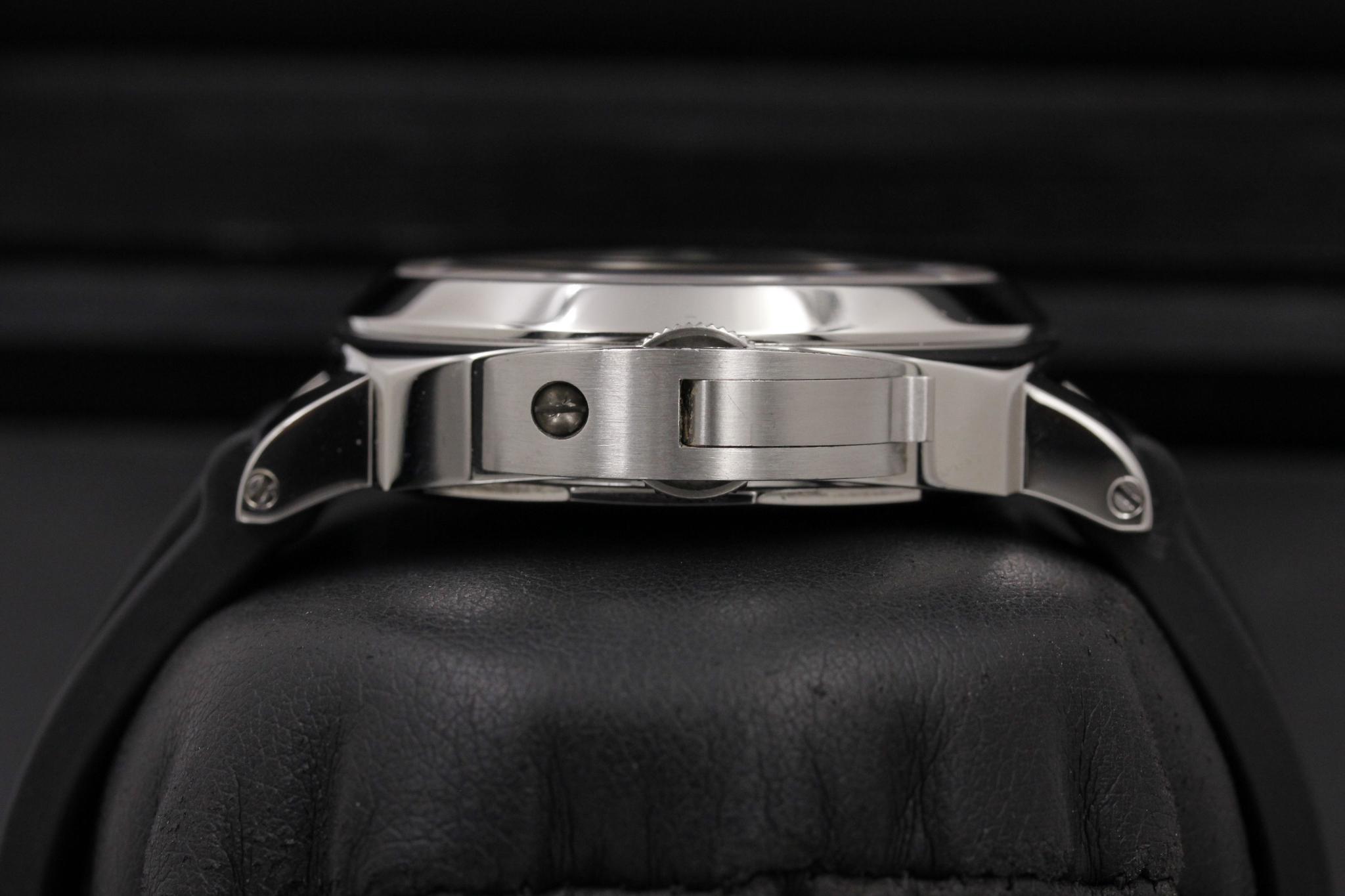 Watch Image 3