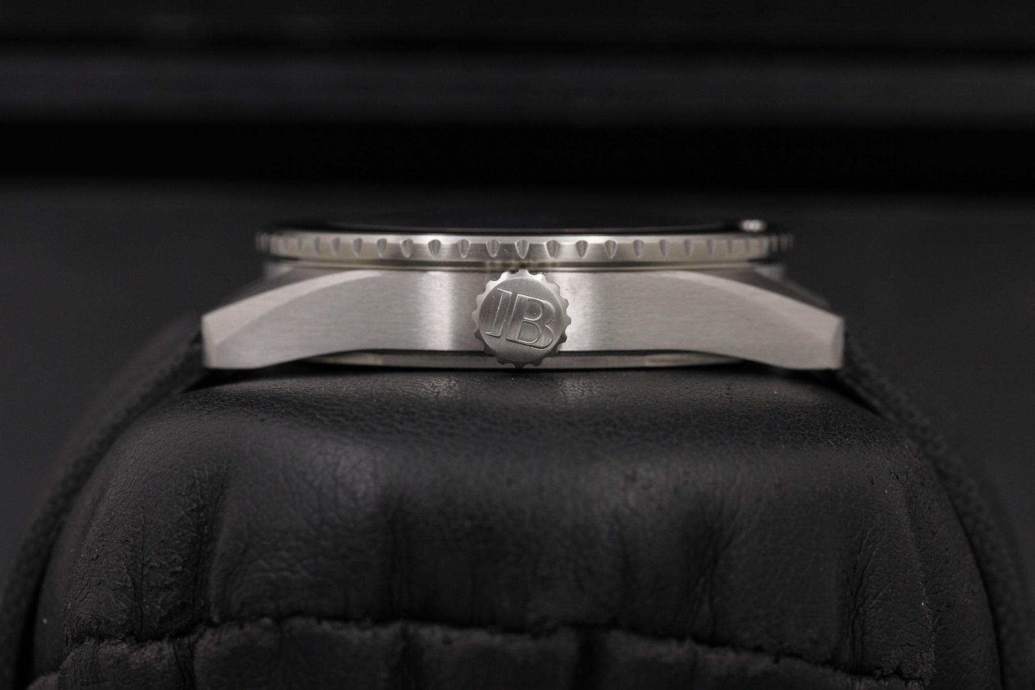 Watch Image 3