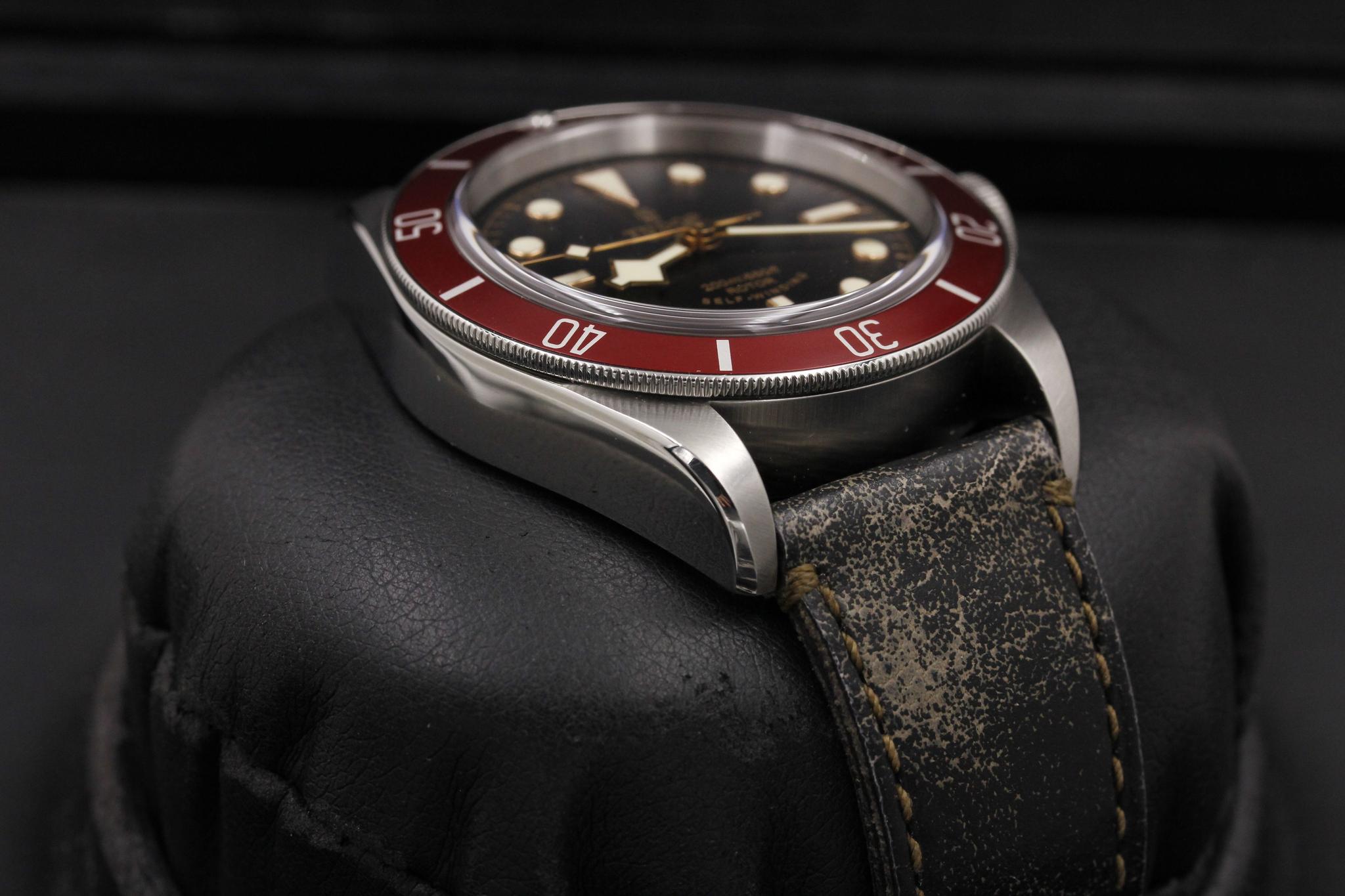 Watch Image 6