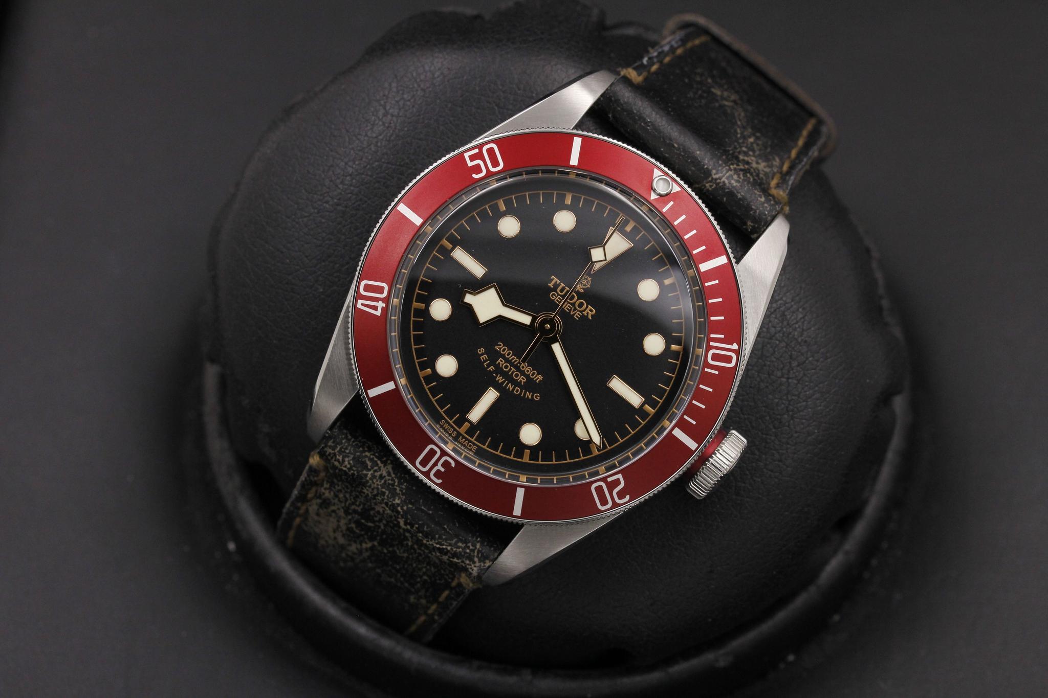 Watch Image 9