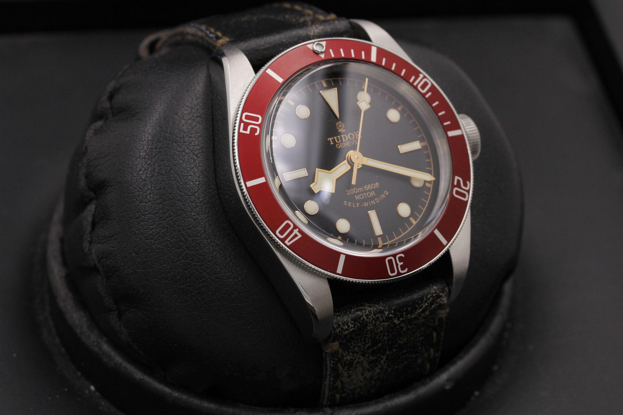 Watch Image 10