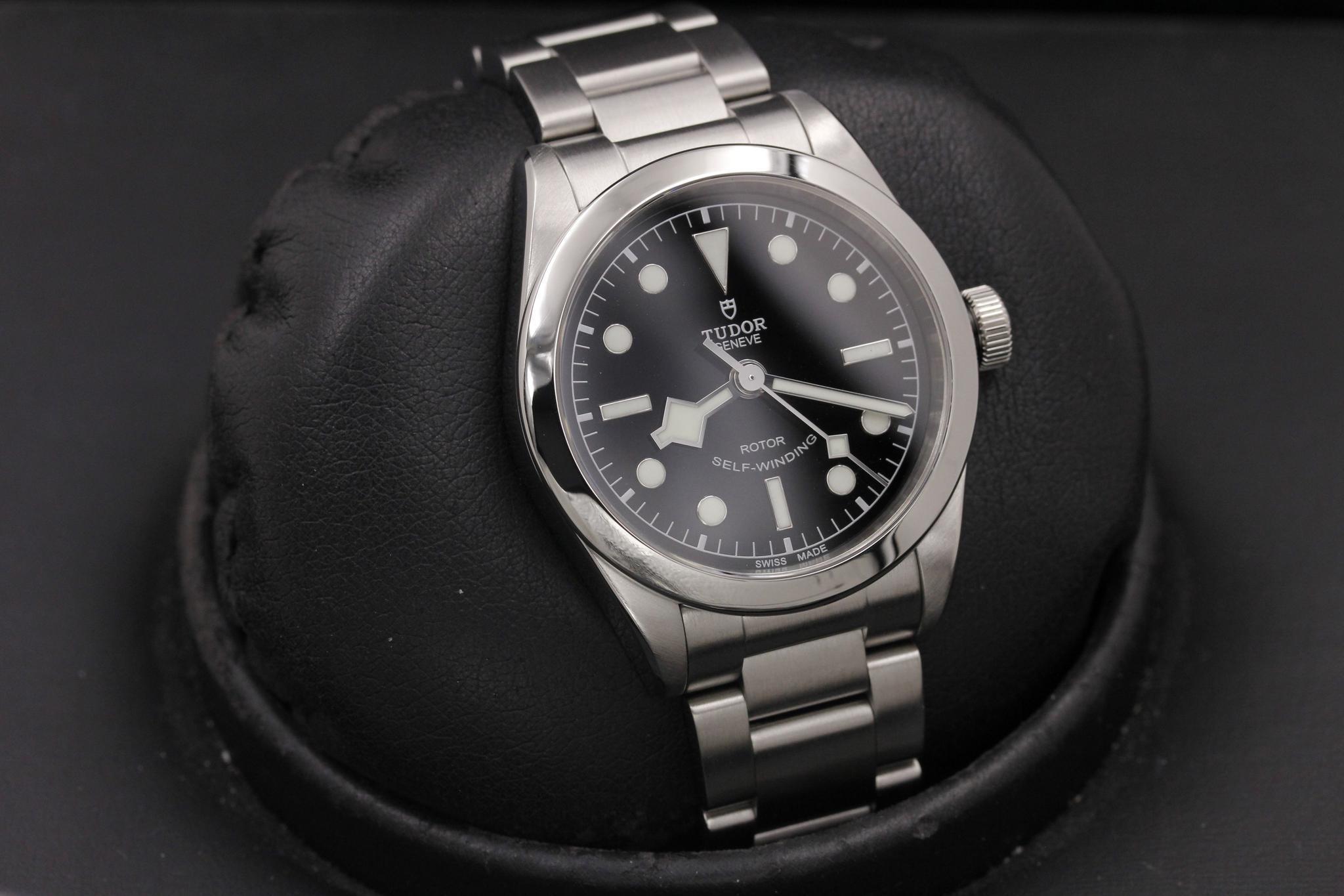 Watch Image 10