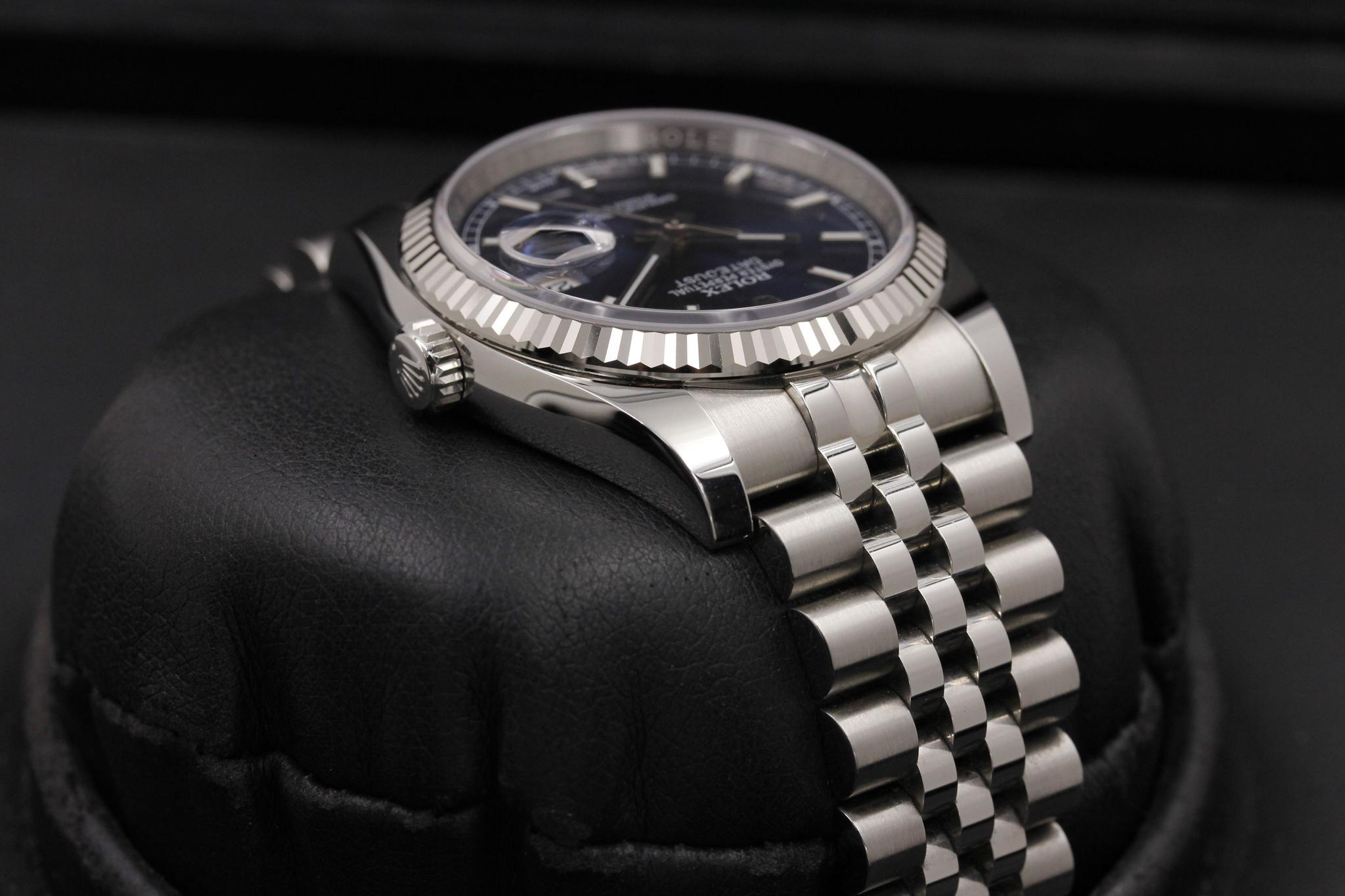 Watch Image 4