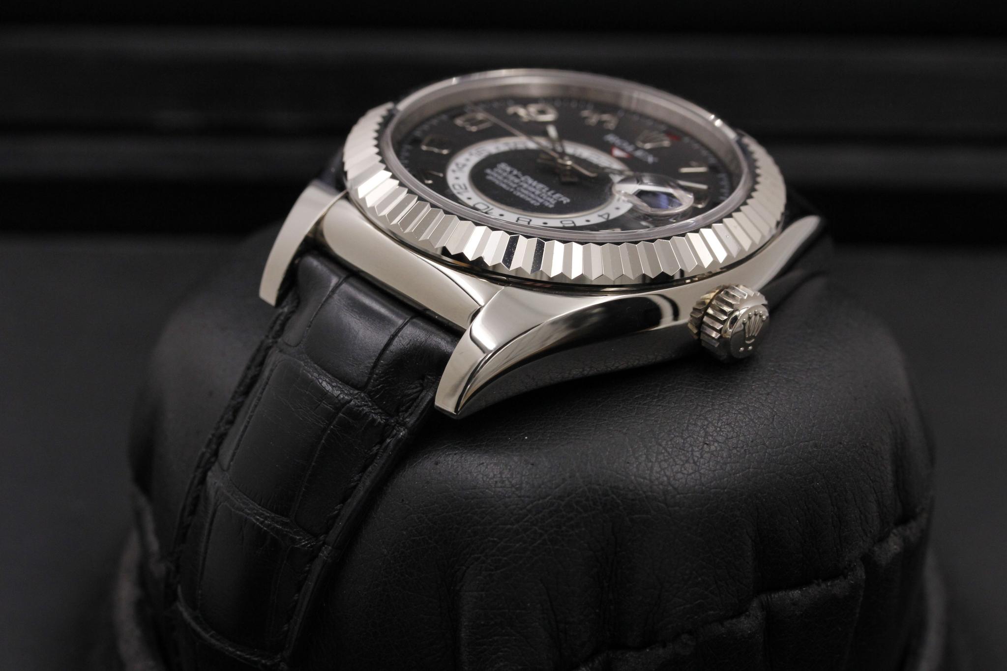 Watch Image 2