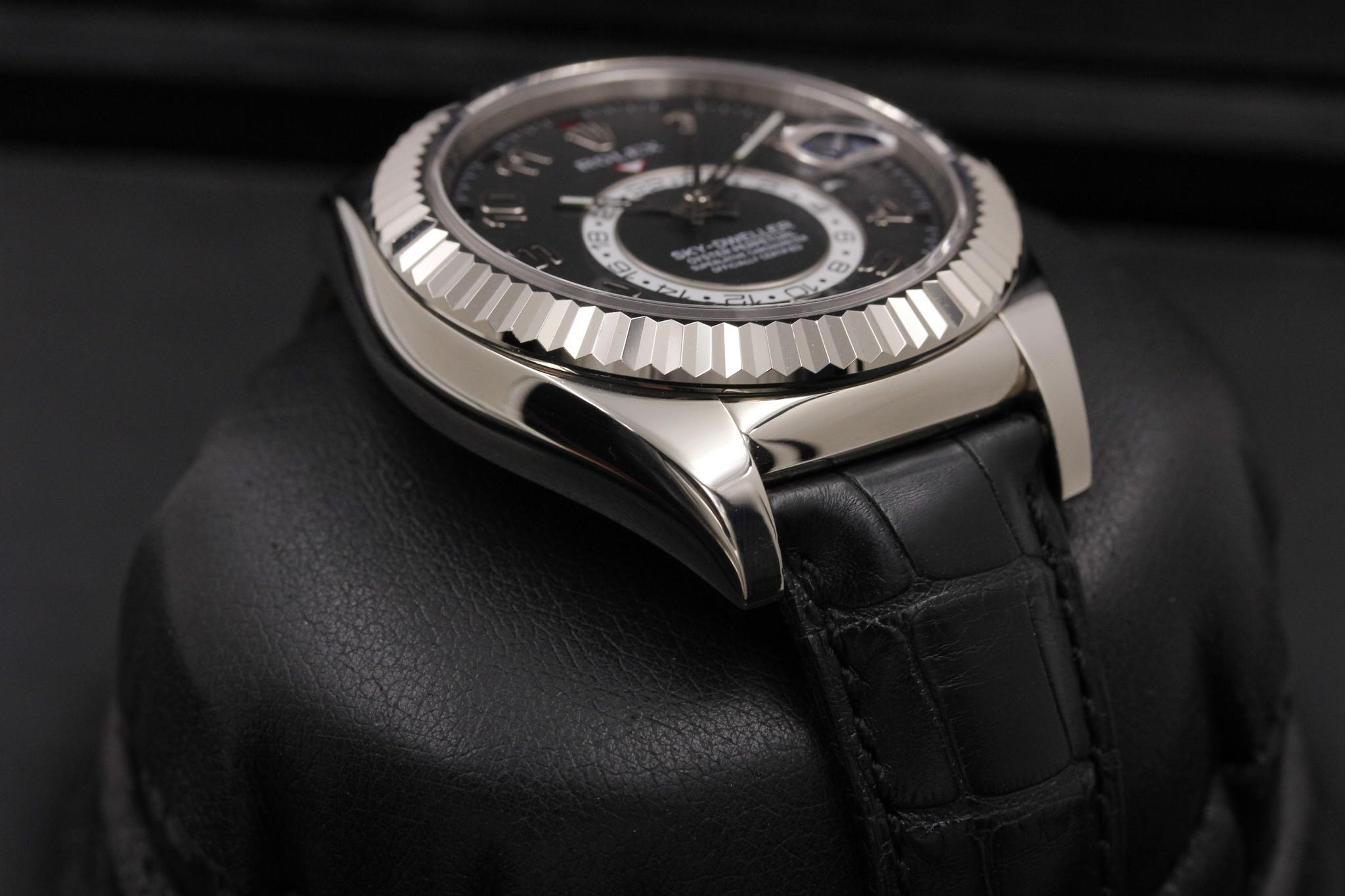 Watch Image 5