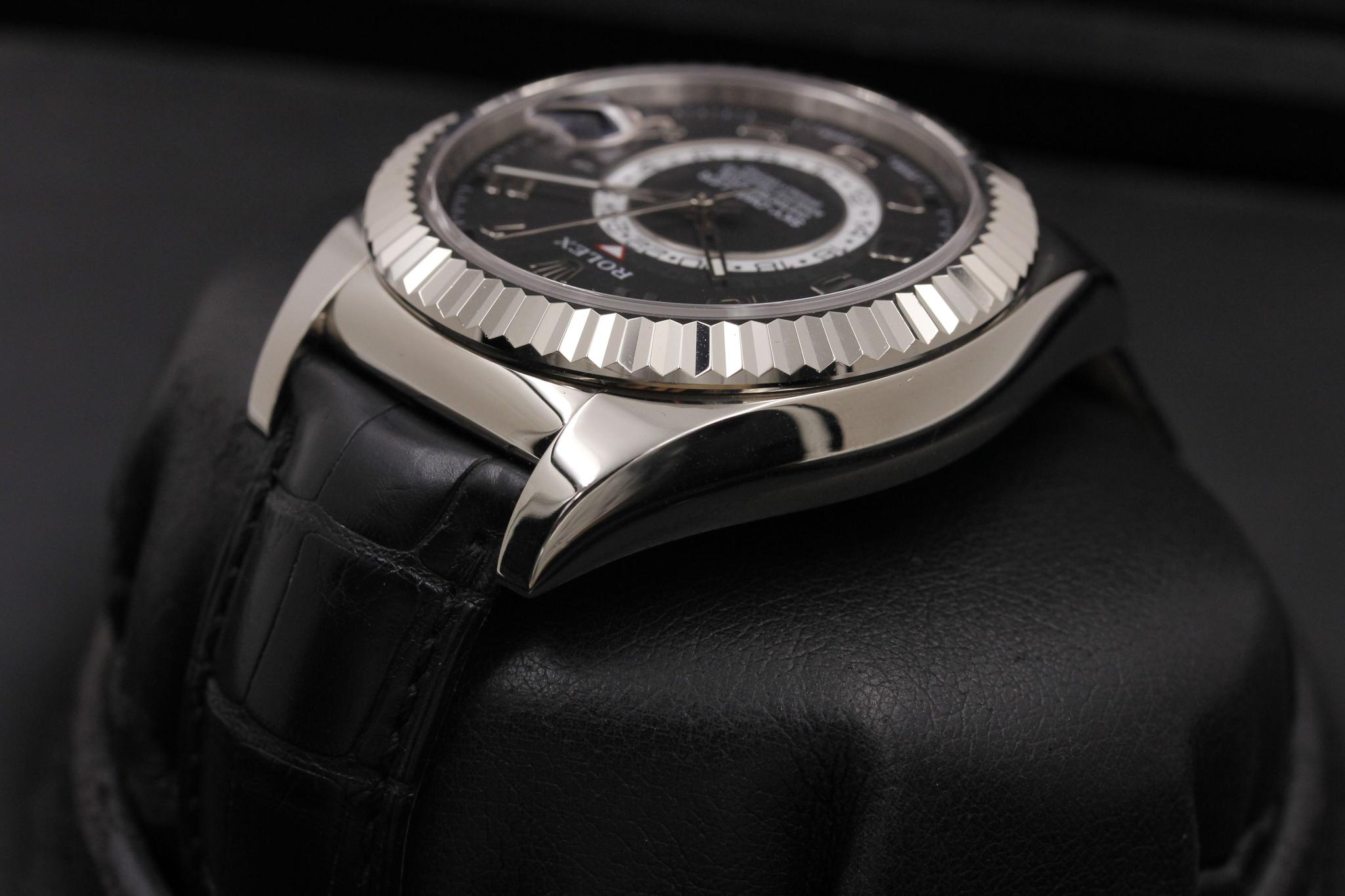 Watch Image 6