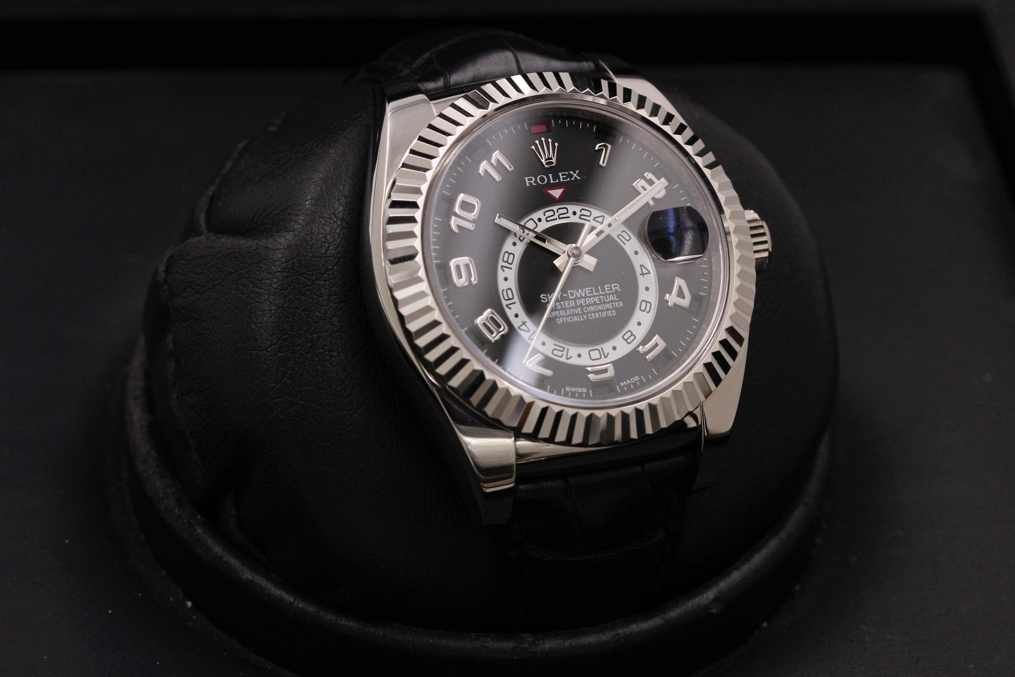 Watch Image 10