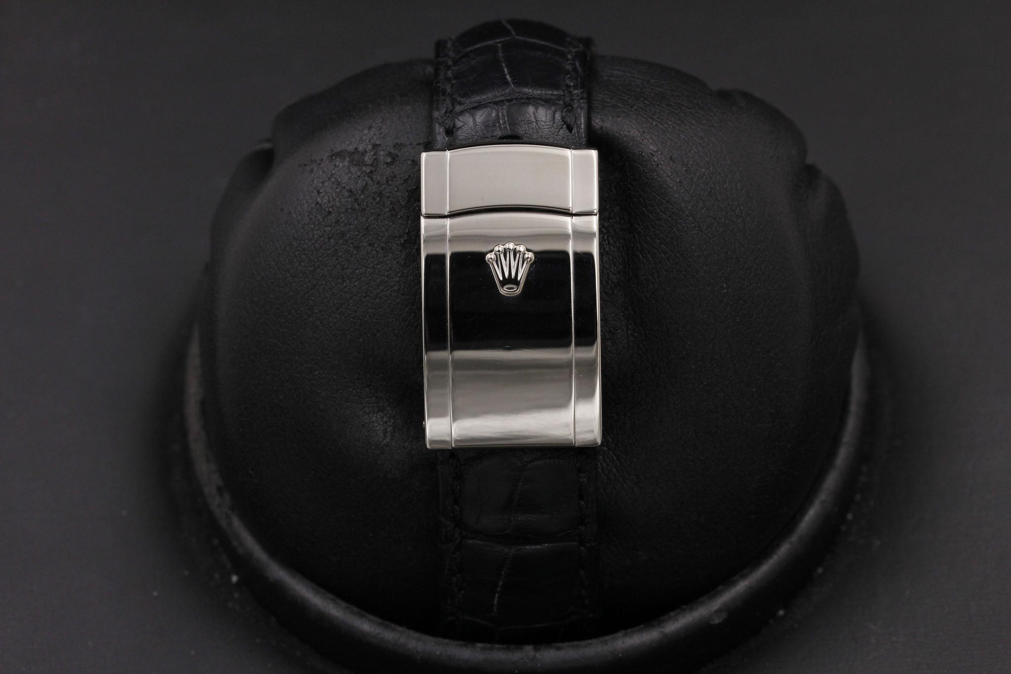 Watch Image 8