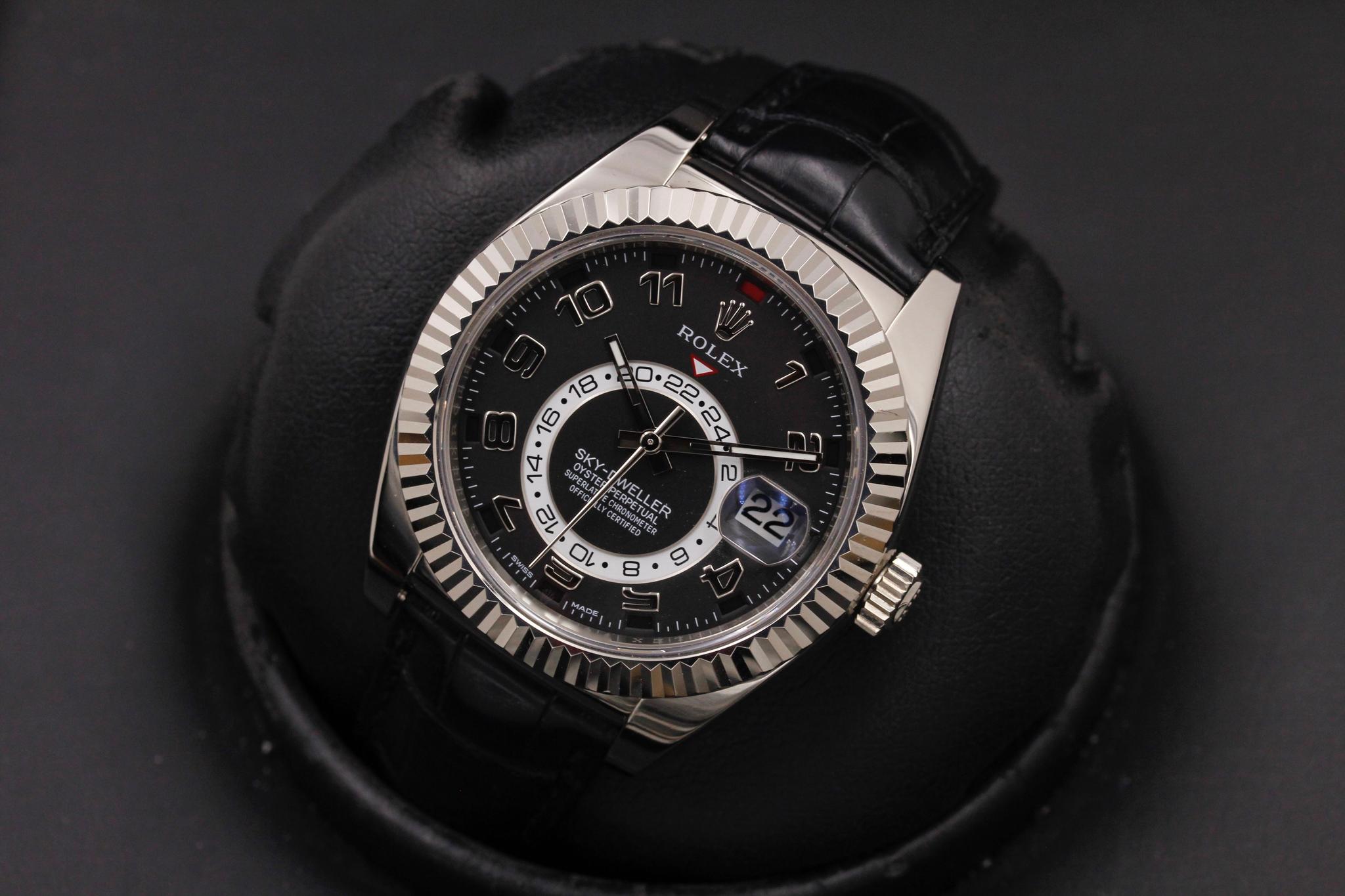 Watch Image 9