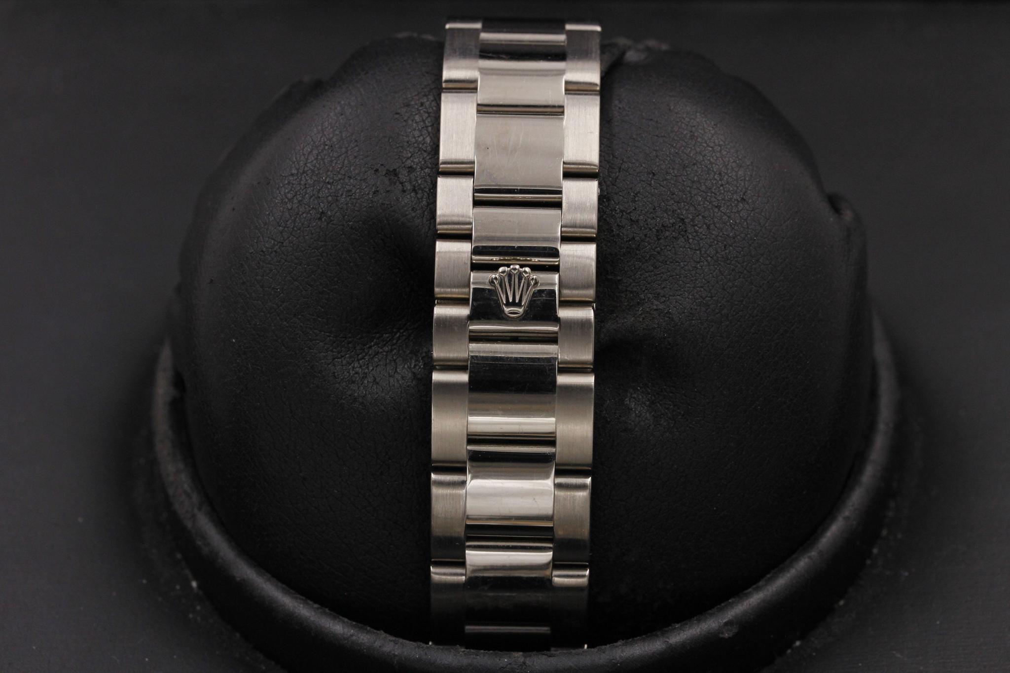 Watch Image 9
