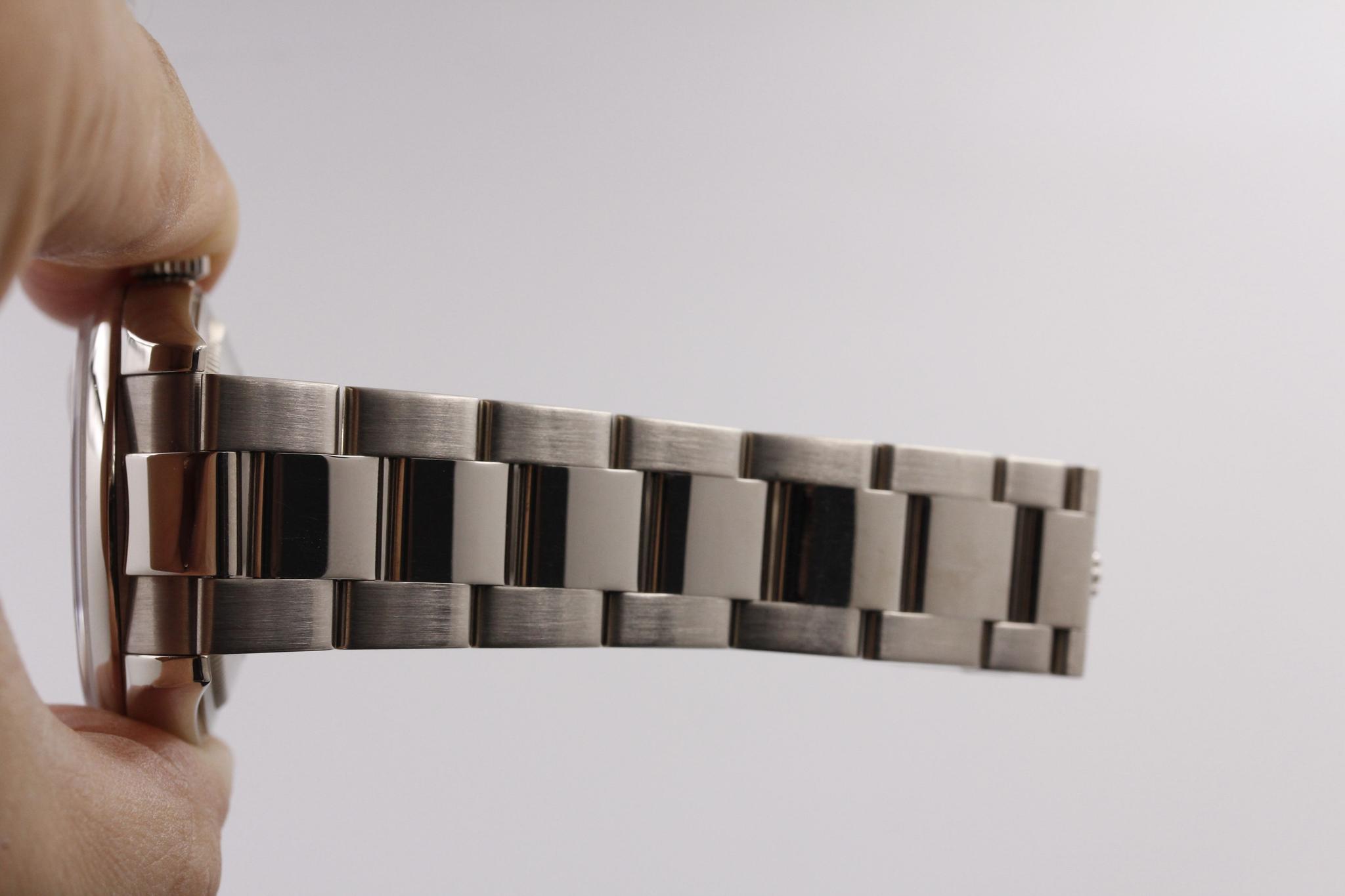 Watch Image 11