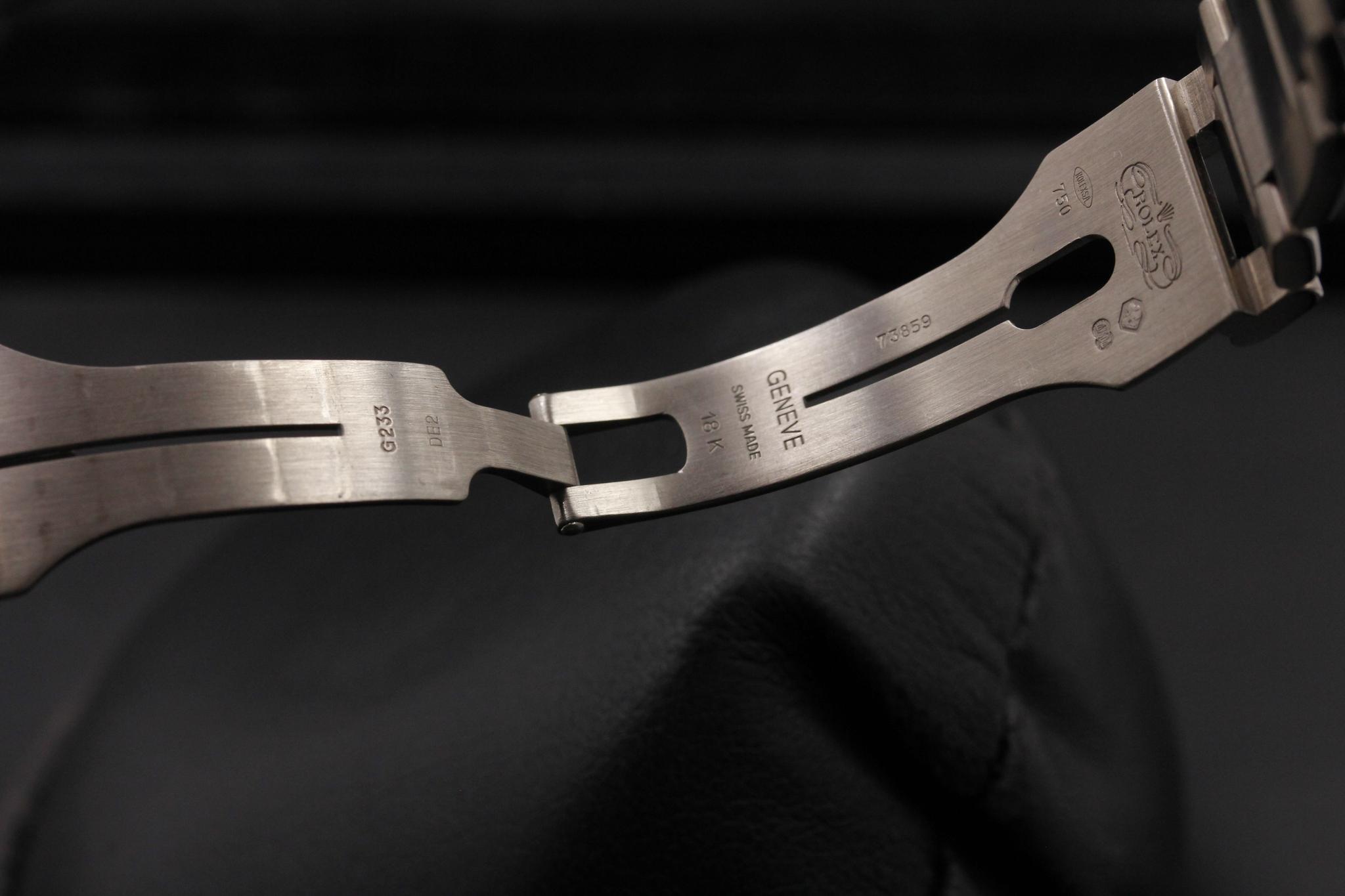 Watch Image 12