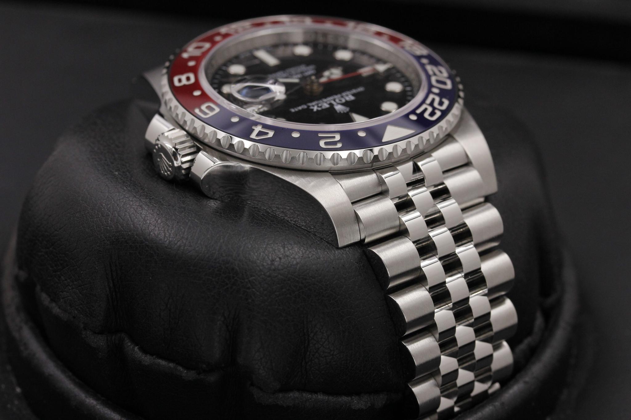 Watch Image 4