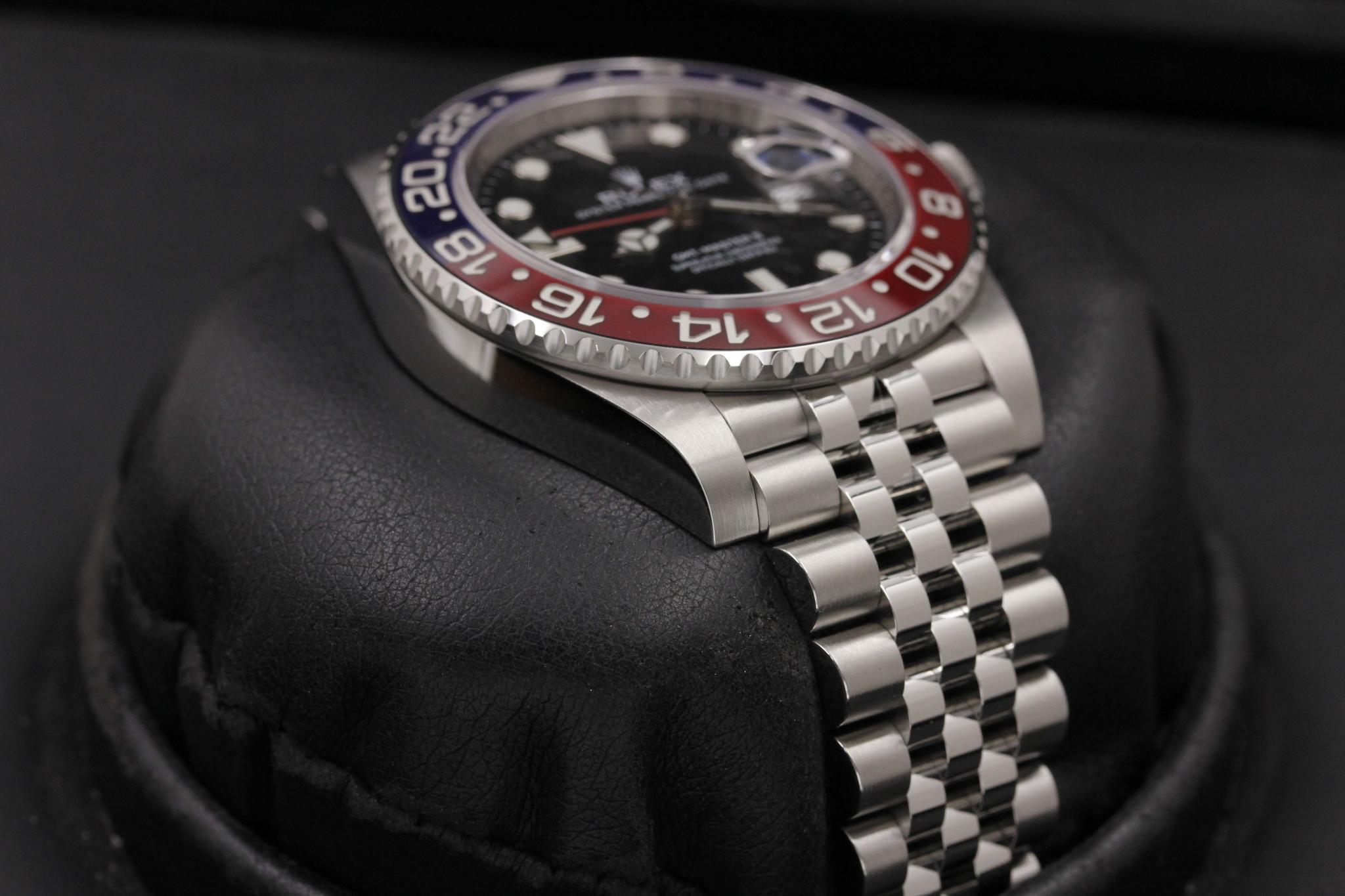 Watch Image 6