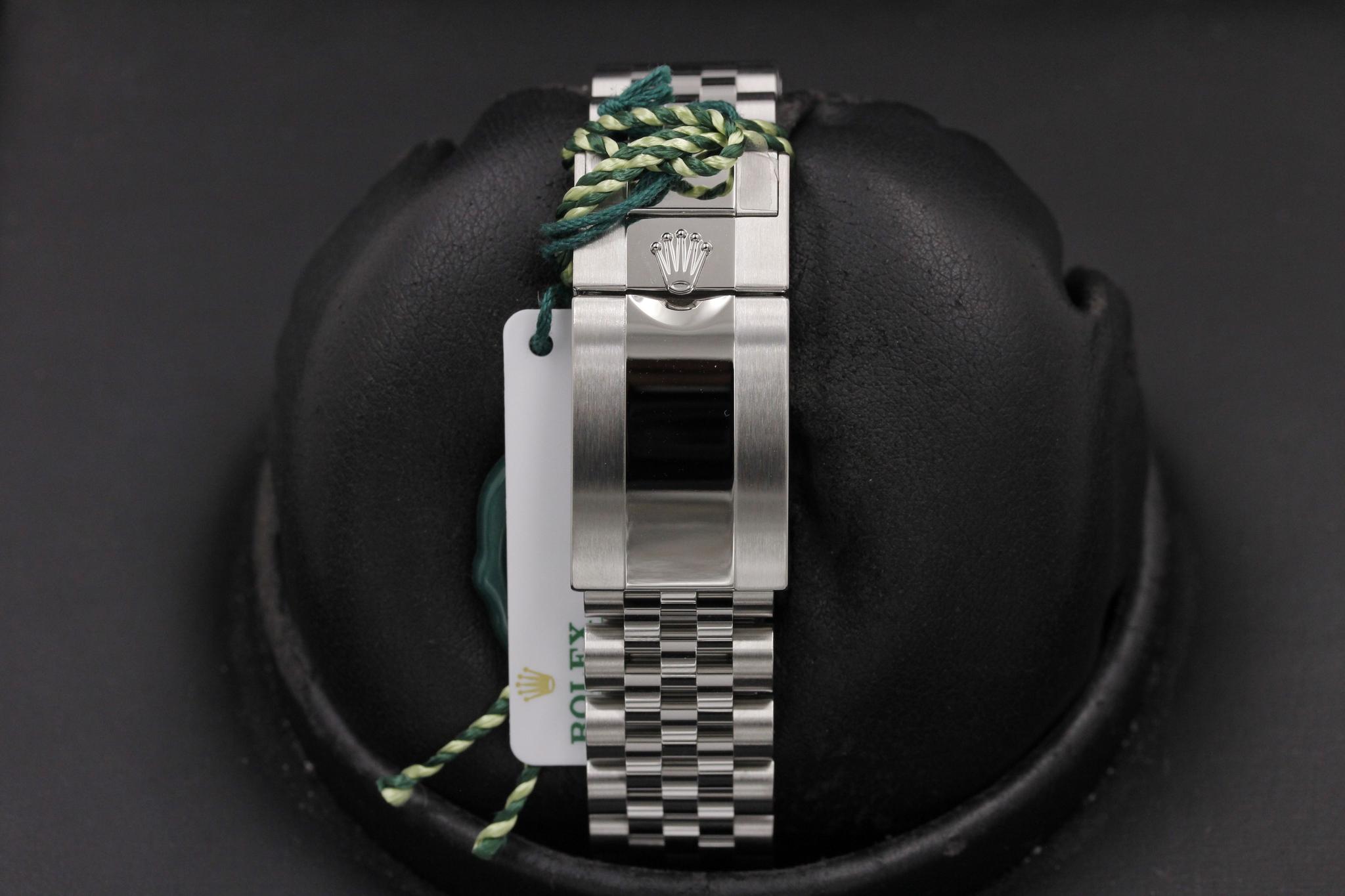 Watch Image 8