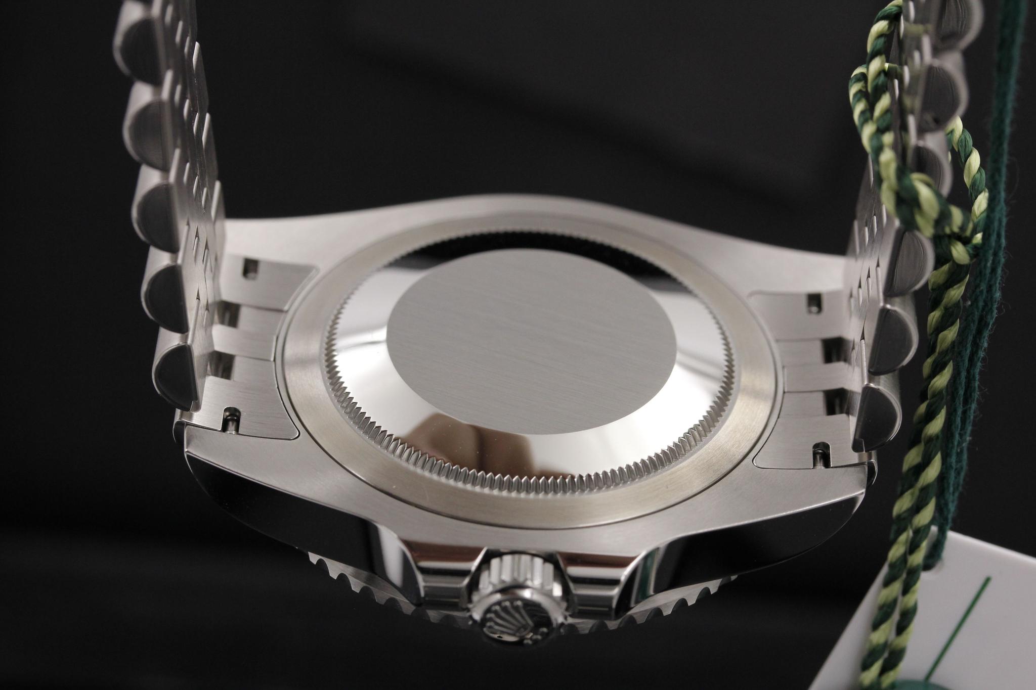 Watch Image 7