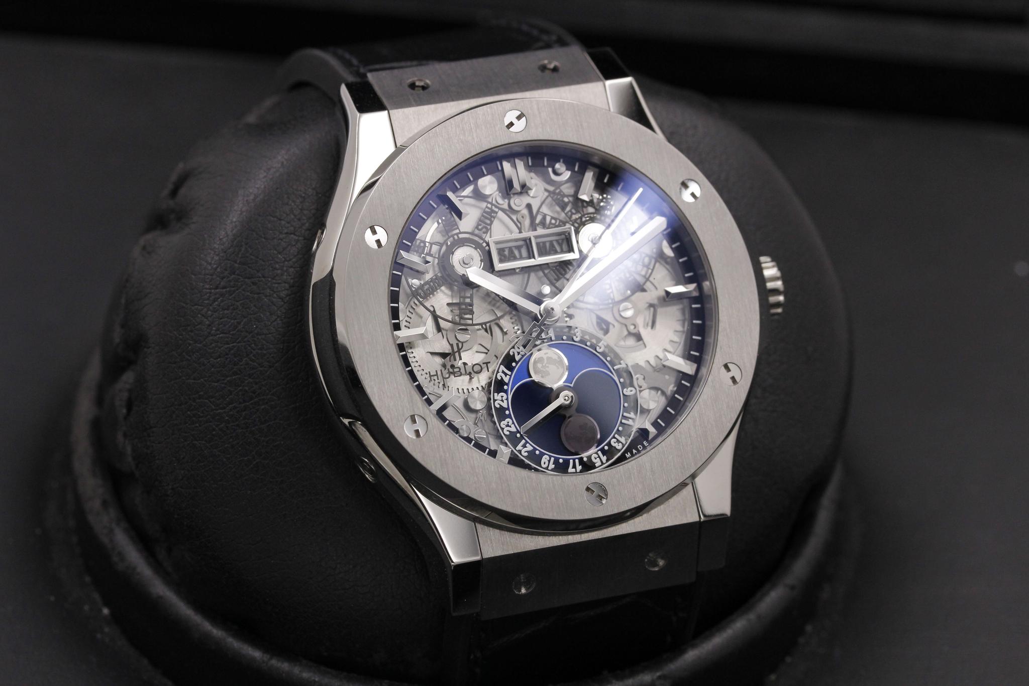 Watch Image 10