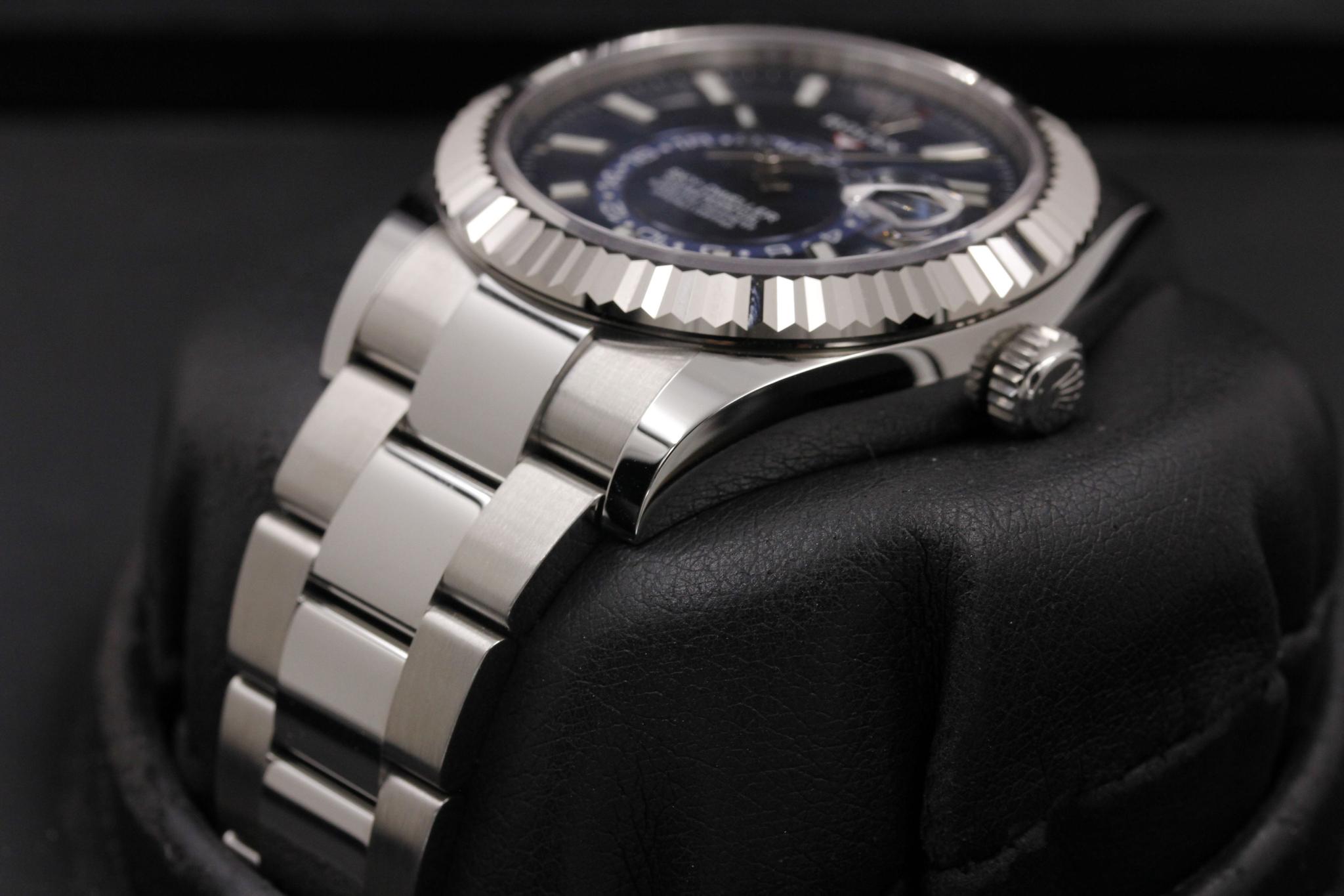Watch Image 2