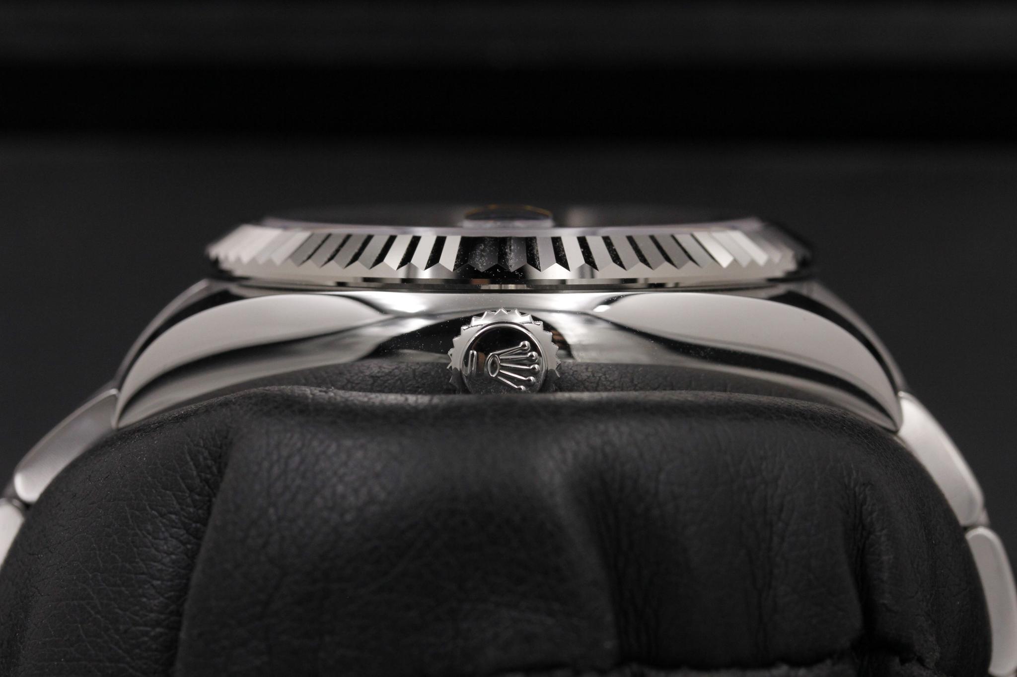 Watch Image 3