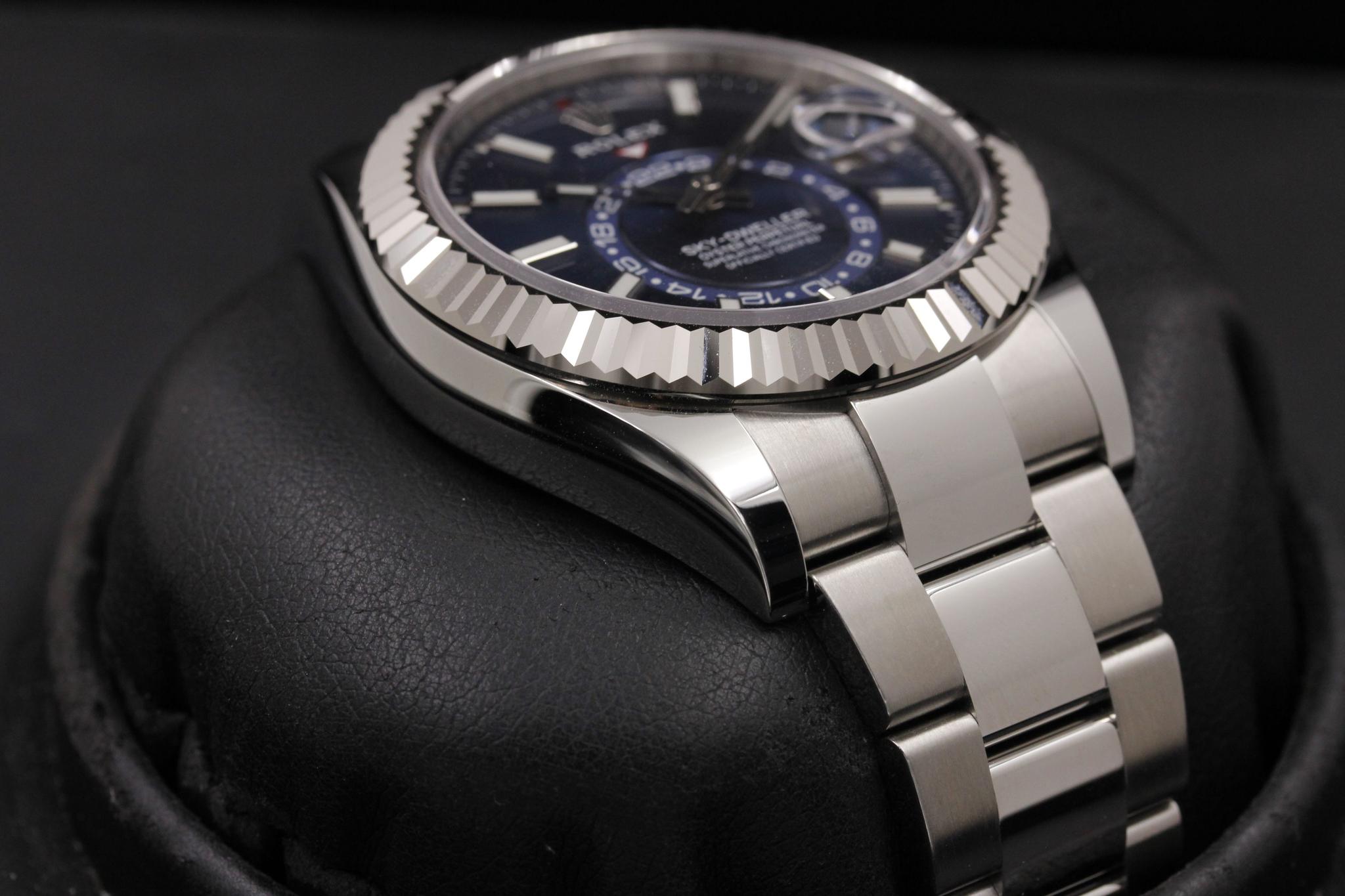 Watch Image 5