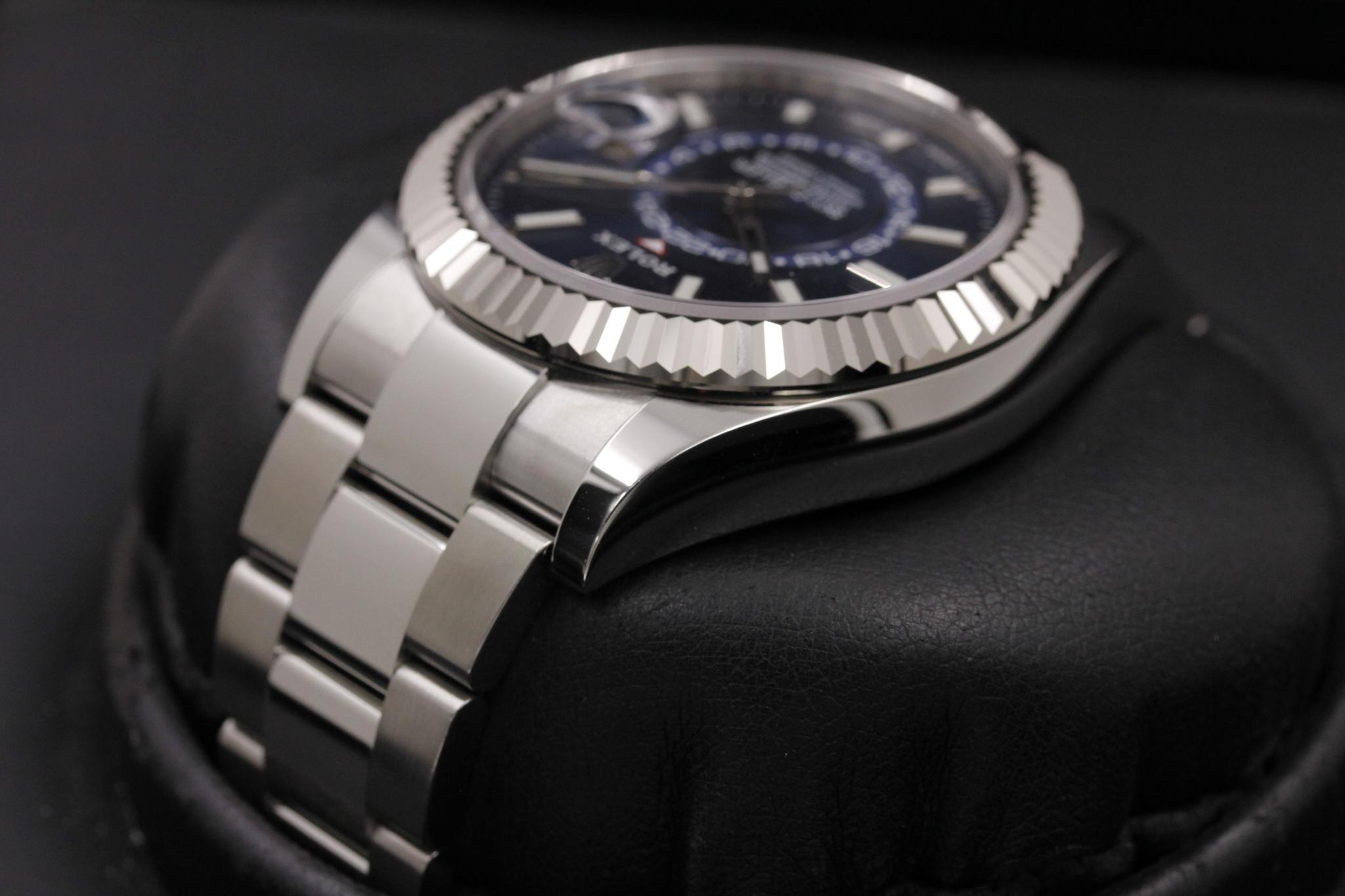 Watch Image 6
