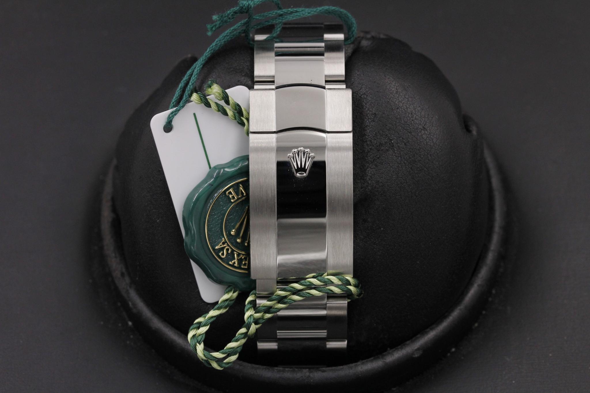 Watch Image 8