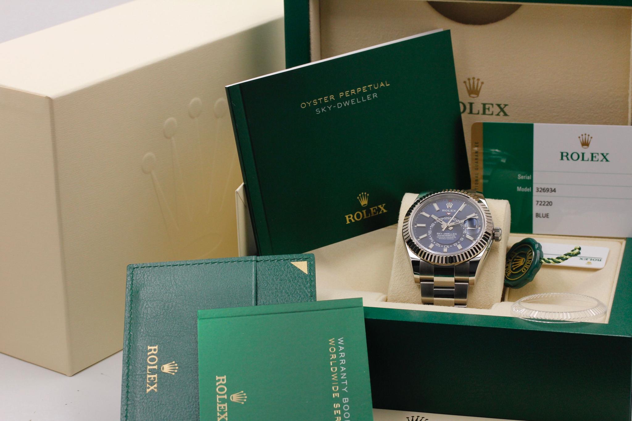 Watch Image 11