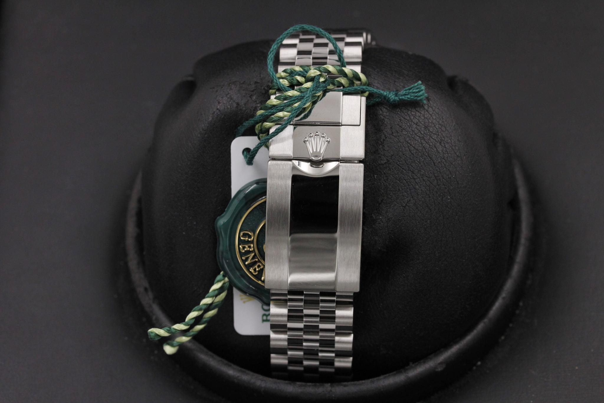 Watch Image 8