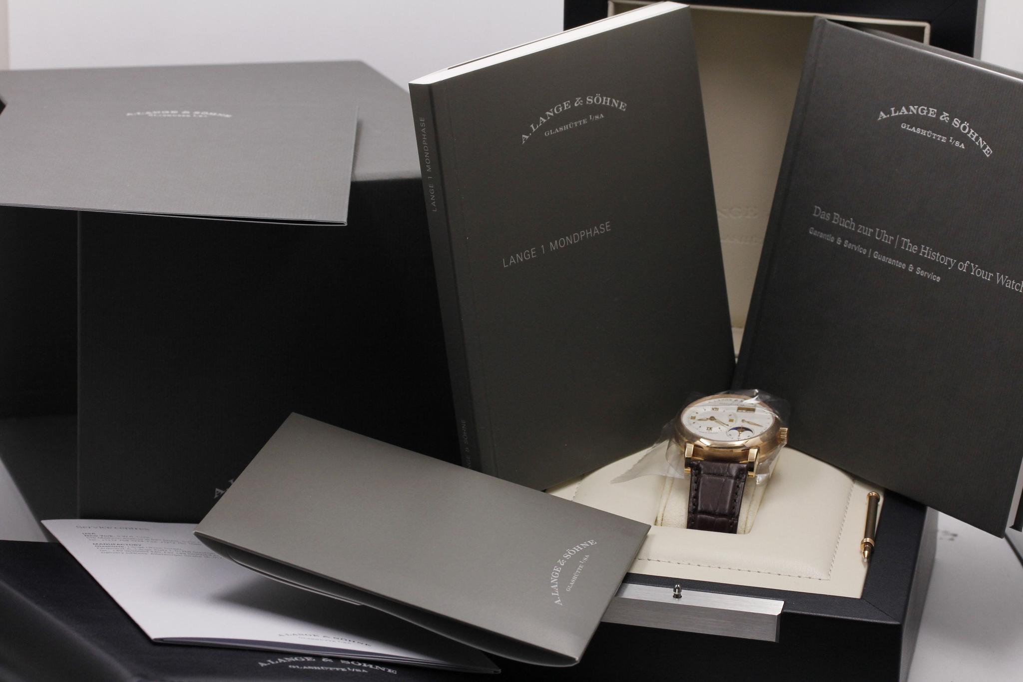 Watch Image 12