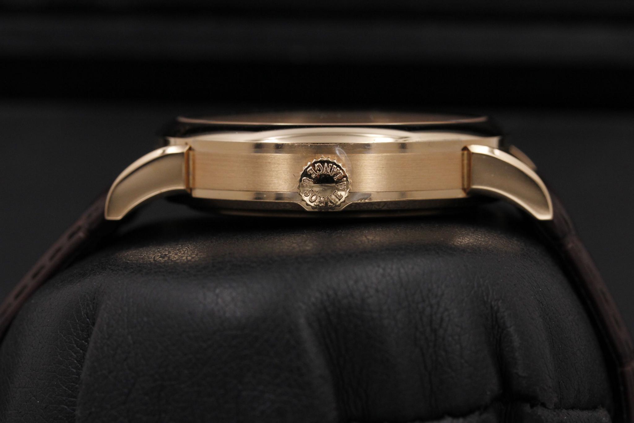 Watch Image 3