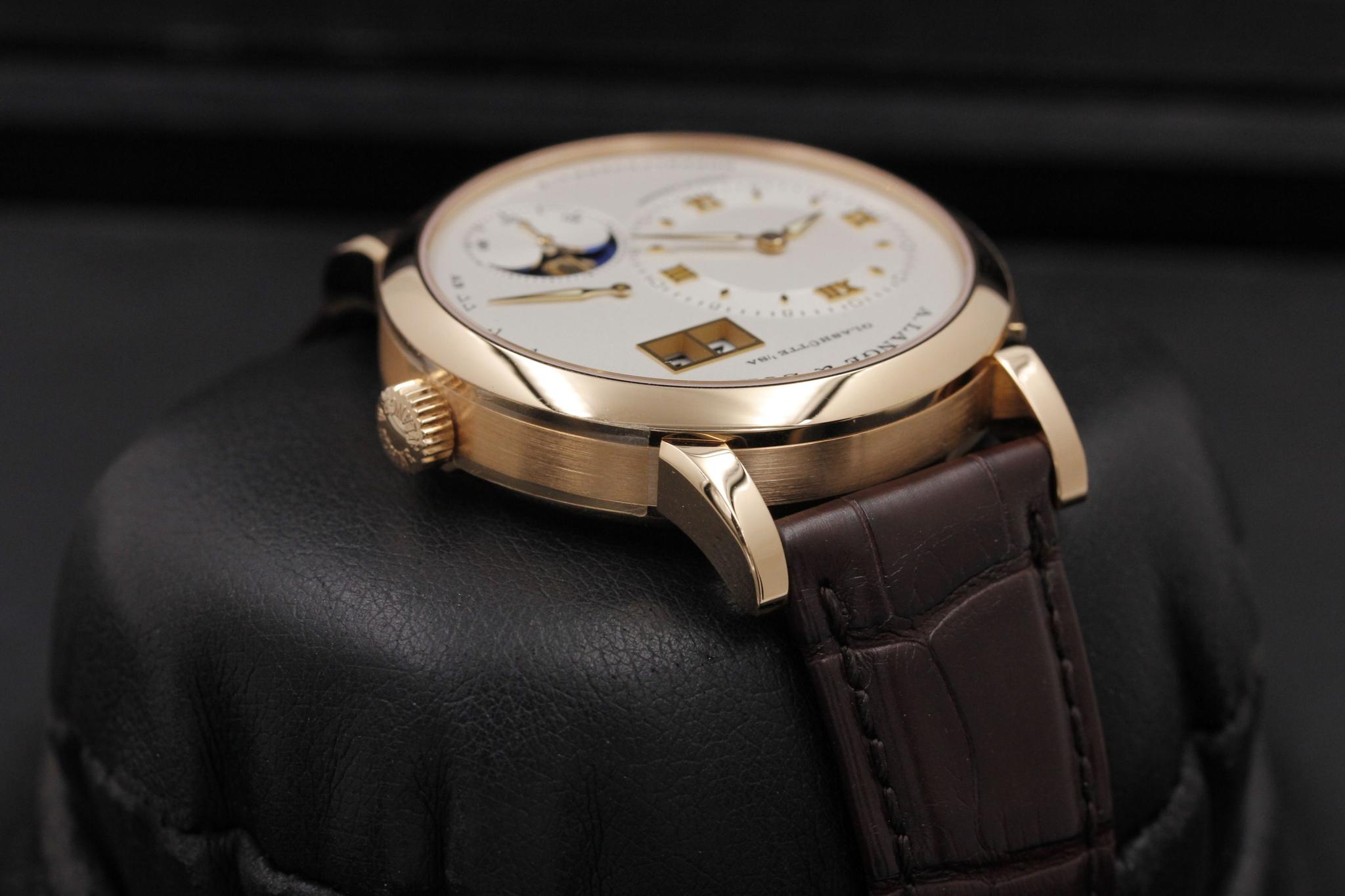 Watch Image 4