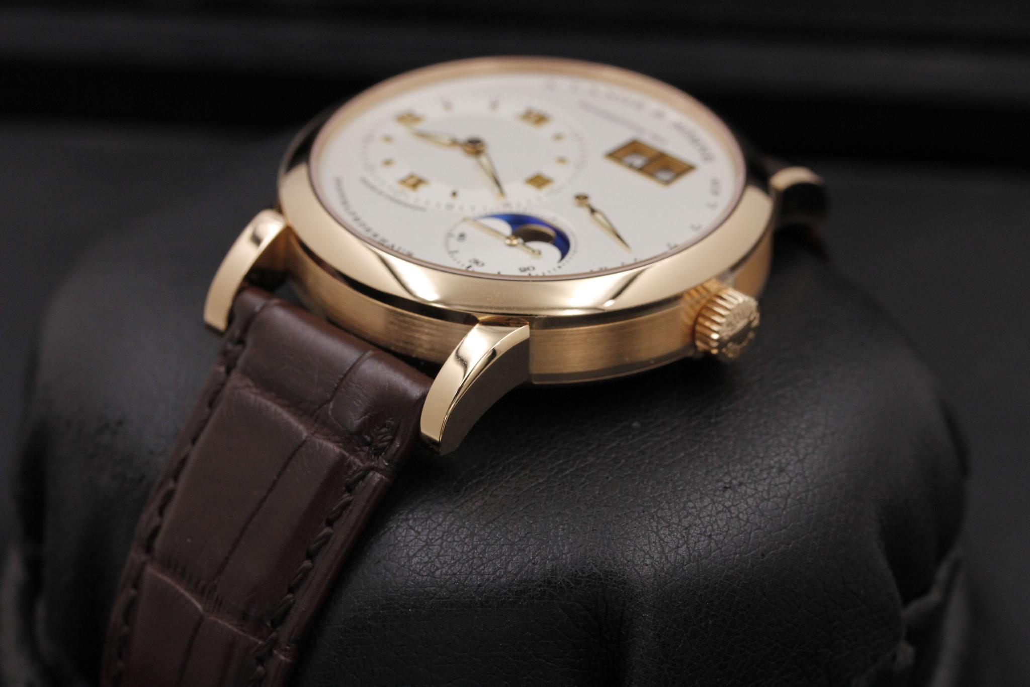 Watch Image 2