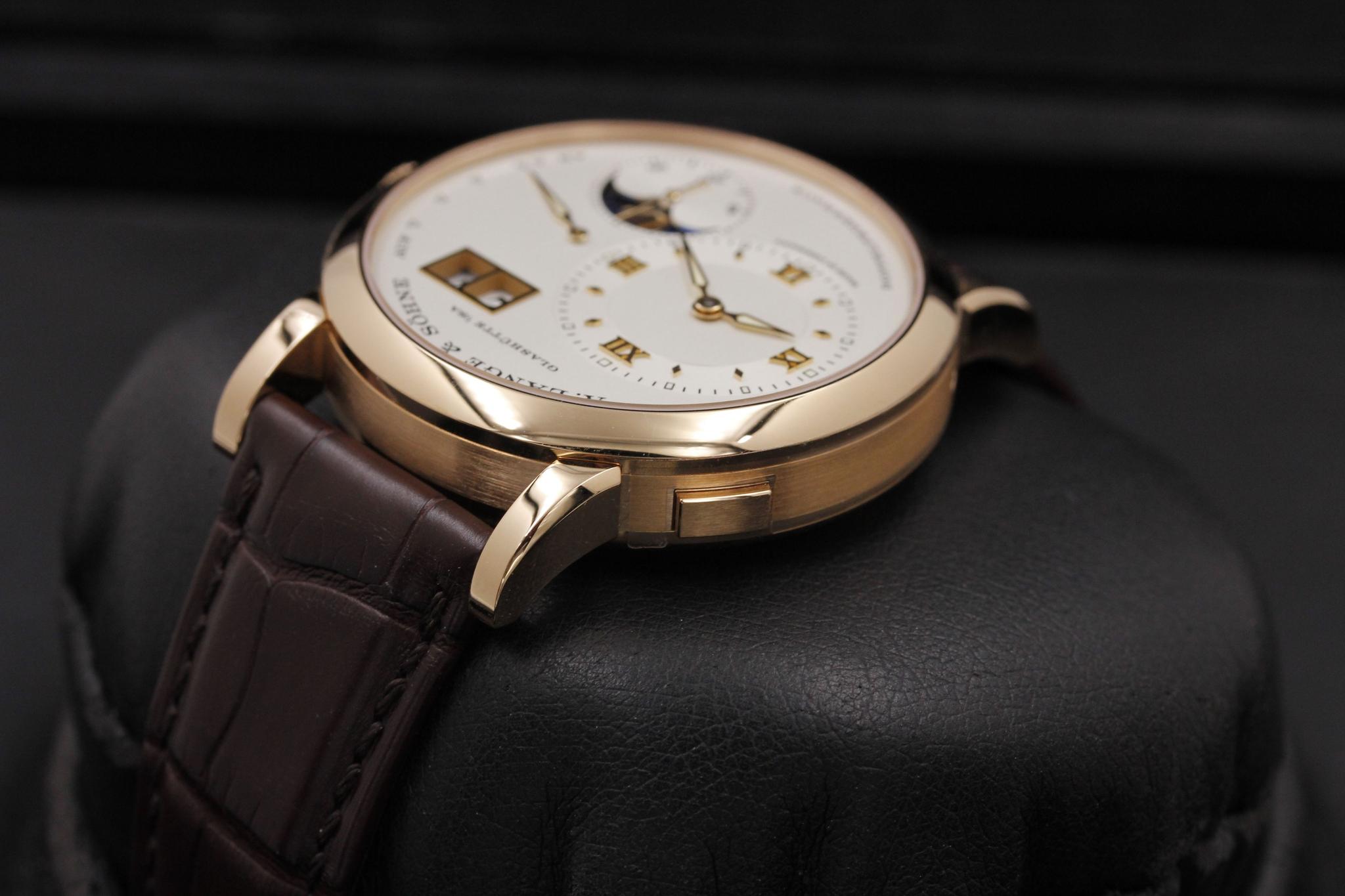 Watch Image 5