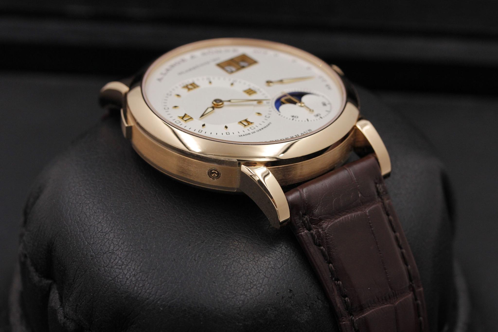 Watch Image 6