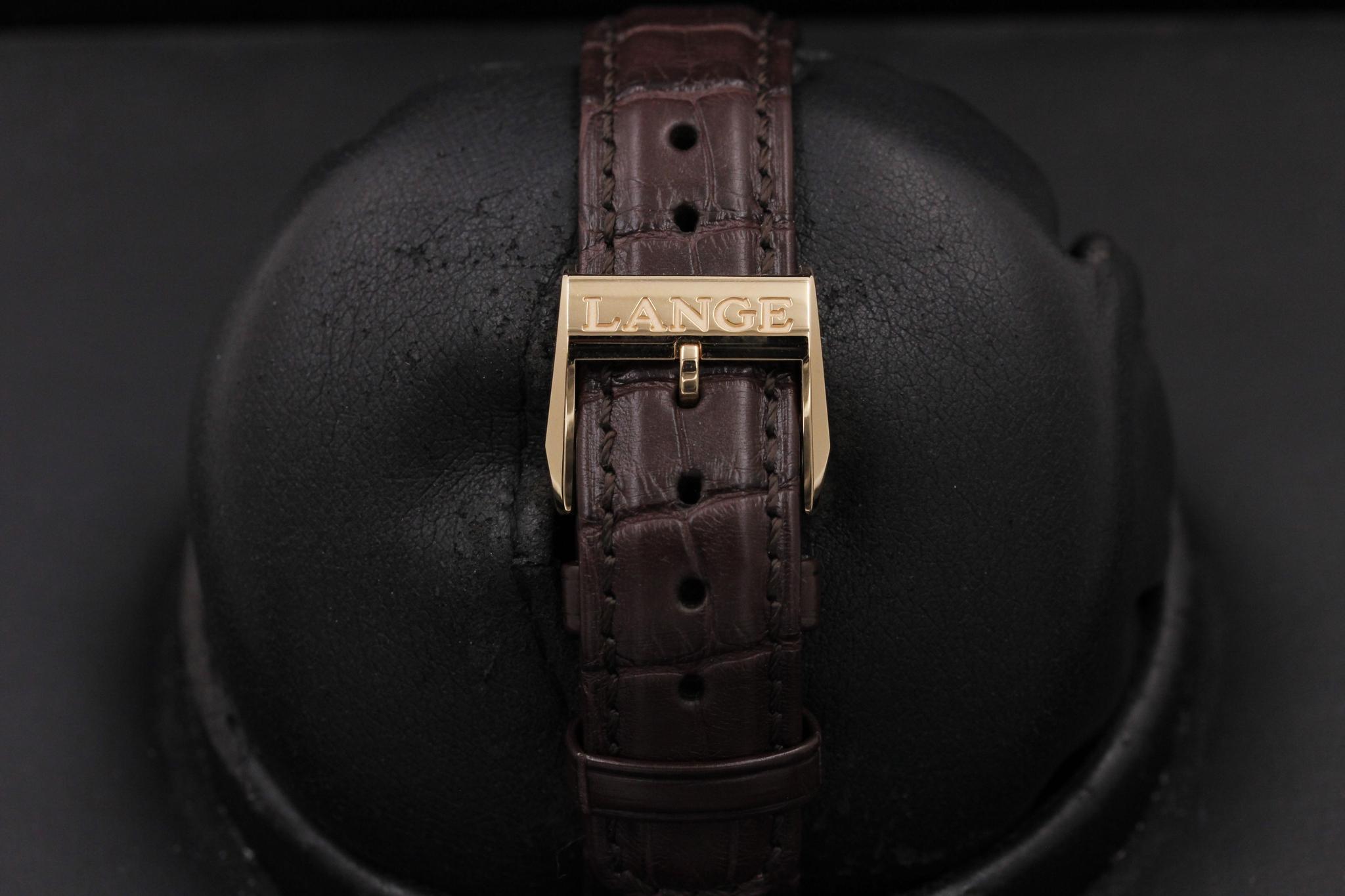 Watch Image 8
