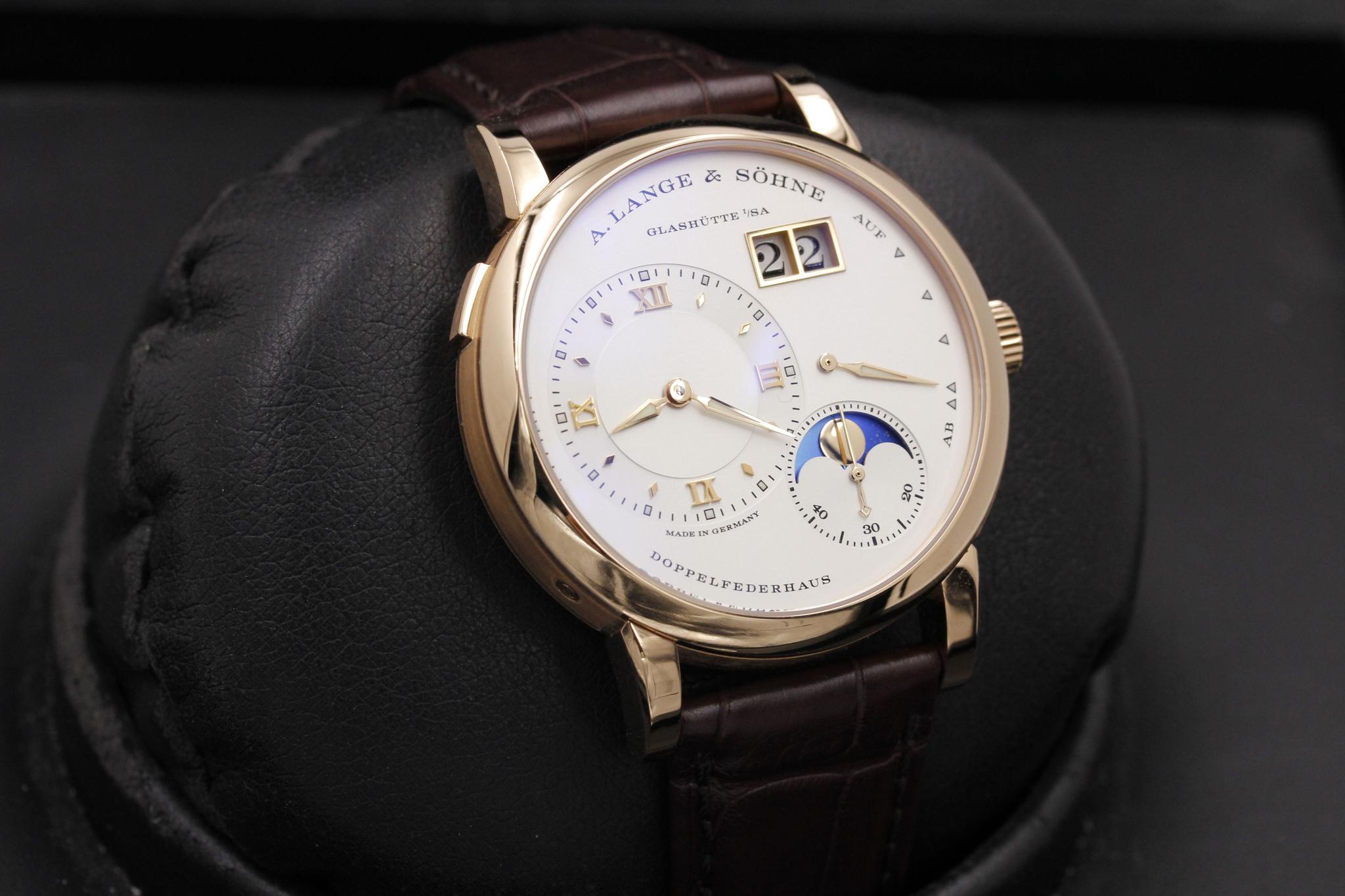 Watch Image 10