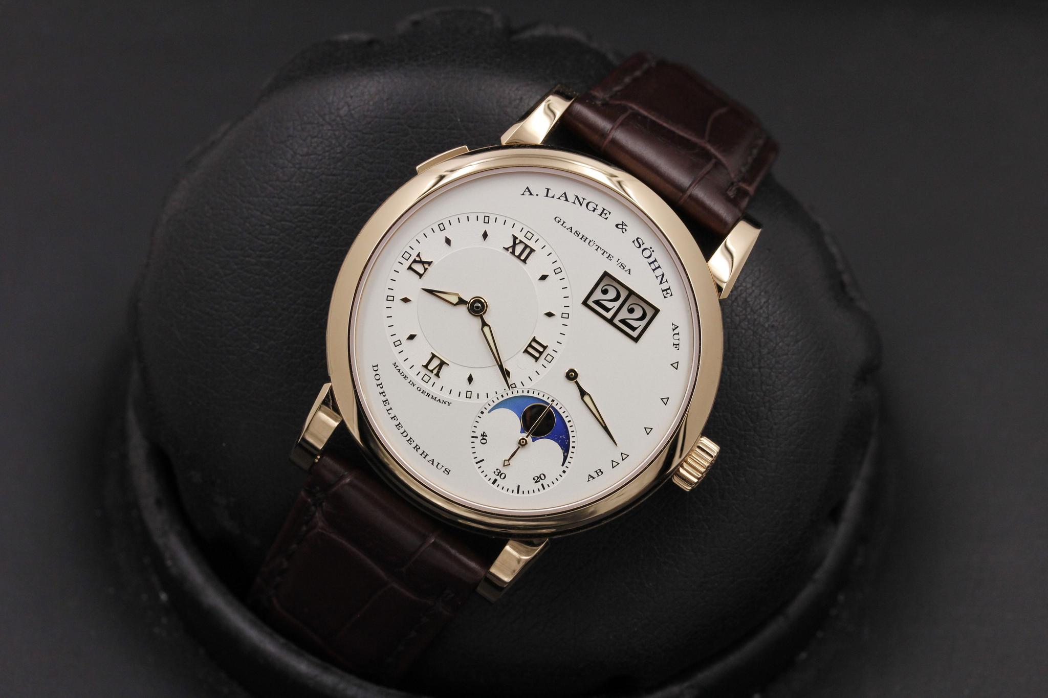 Watch Image 9