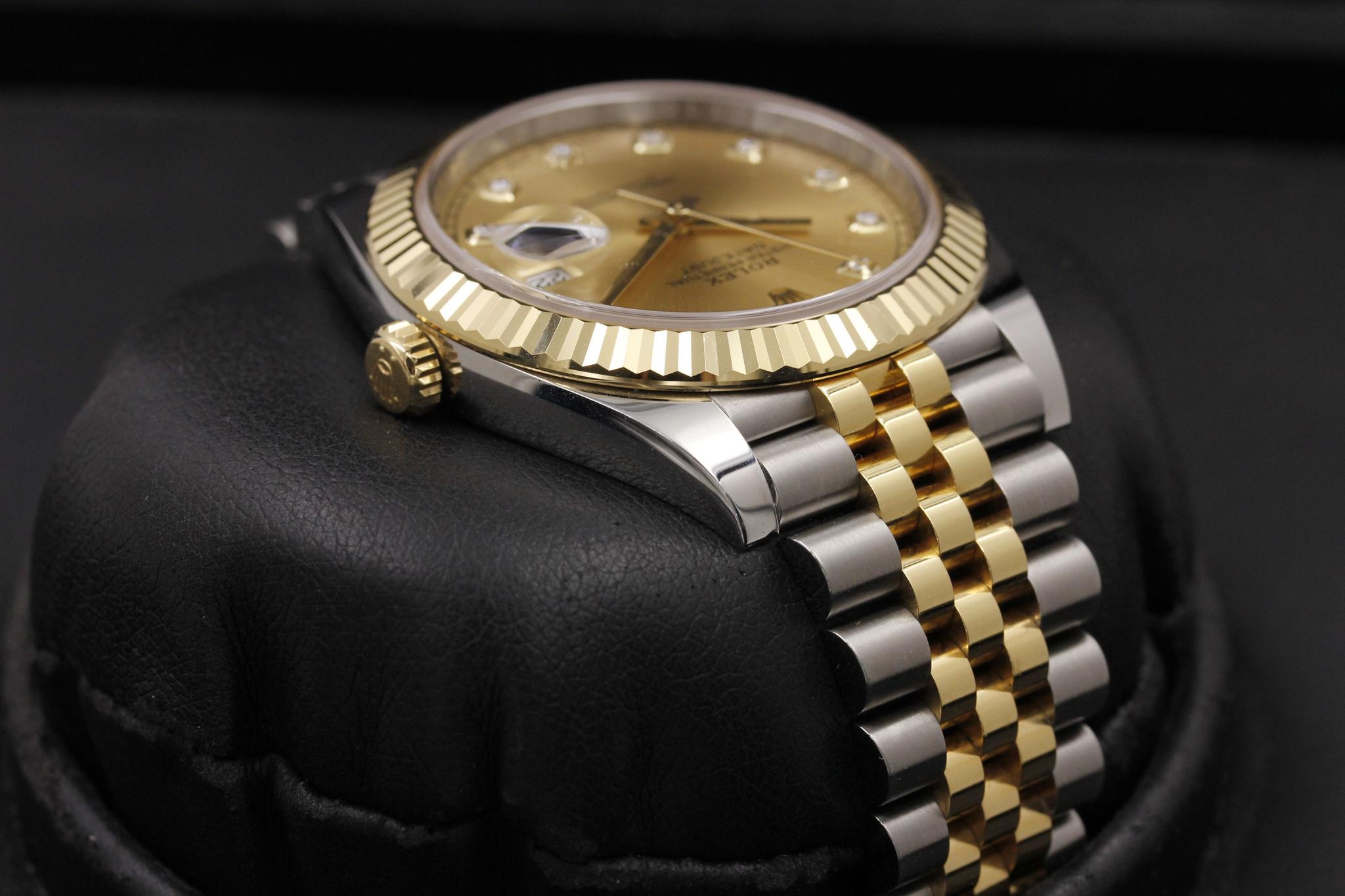 Watch Image 4