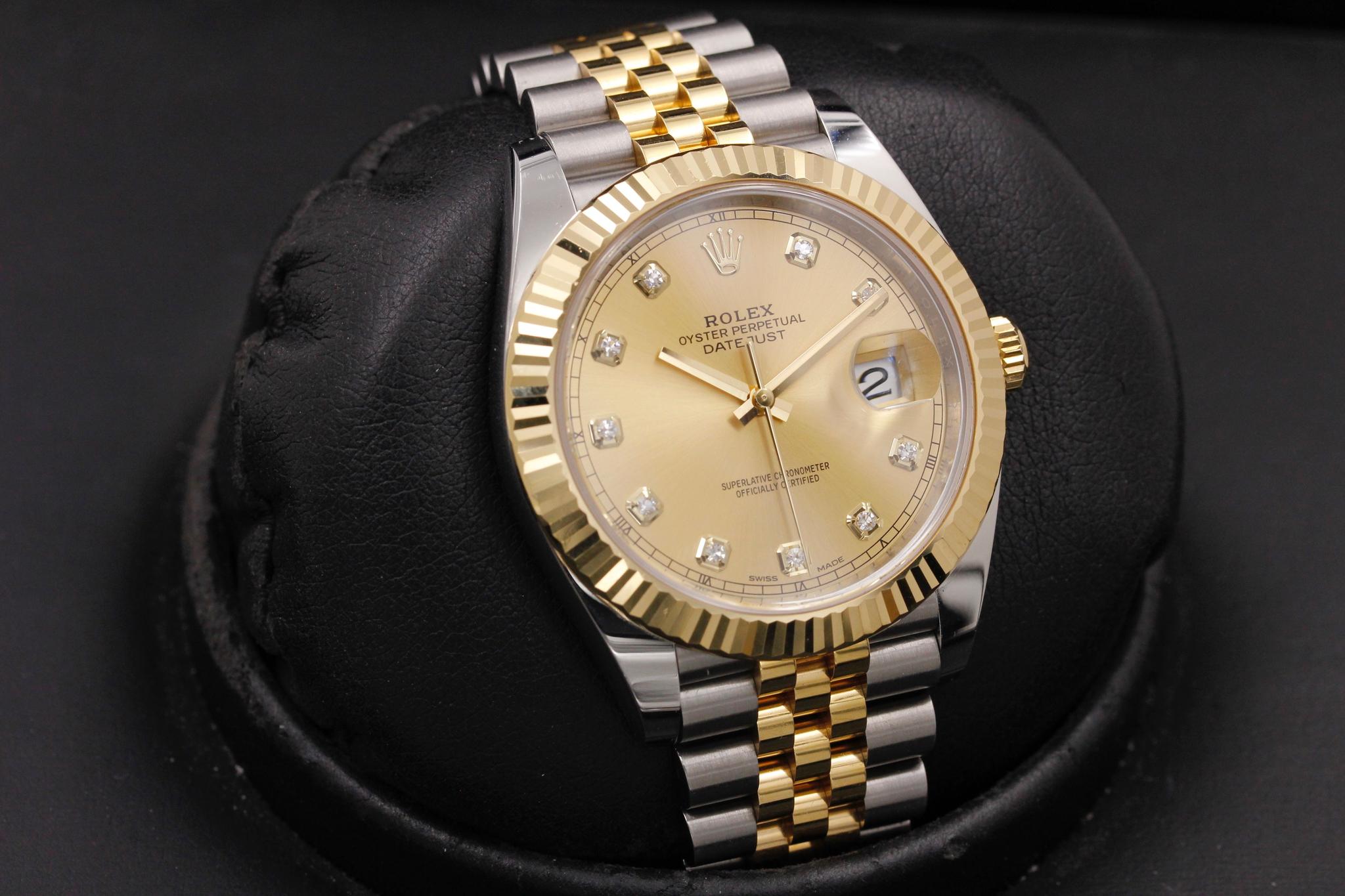 Watch Image 10