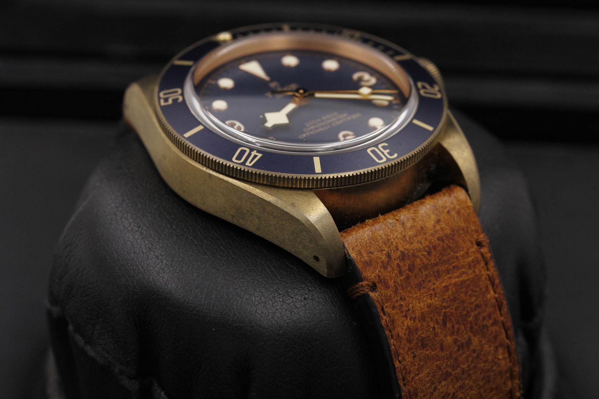 Watch Image 6