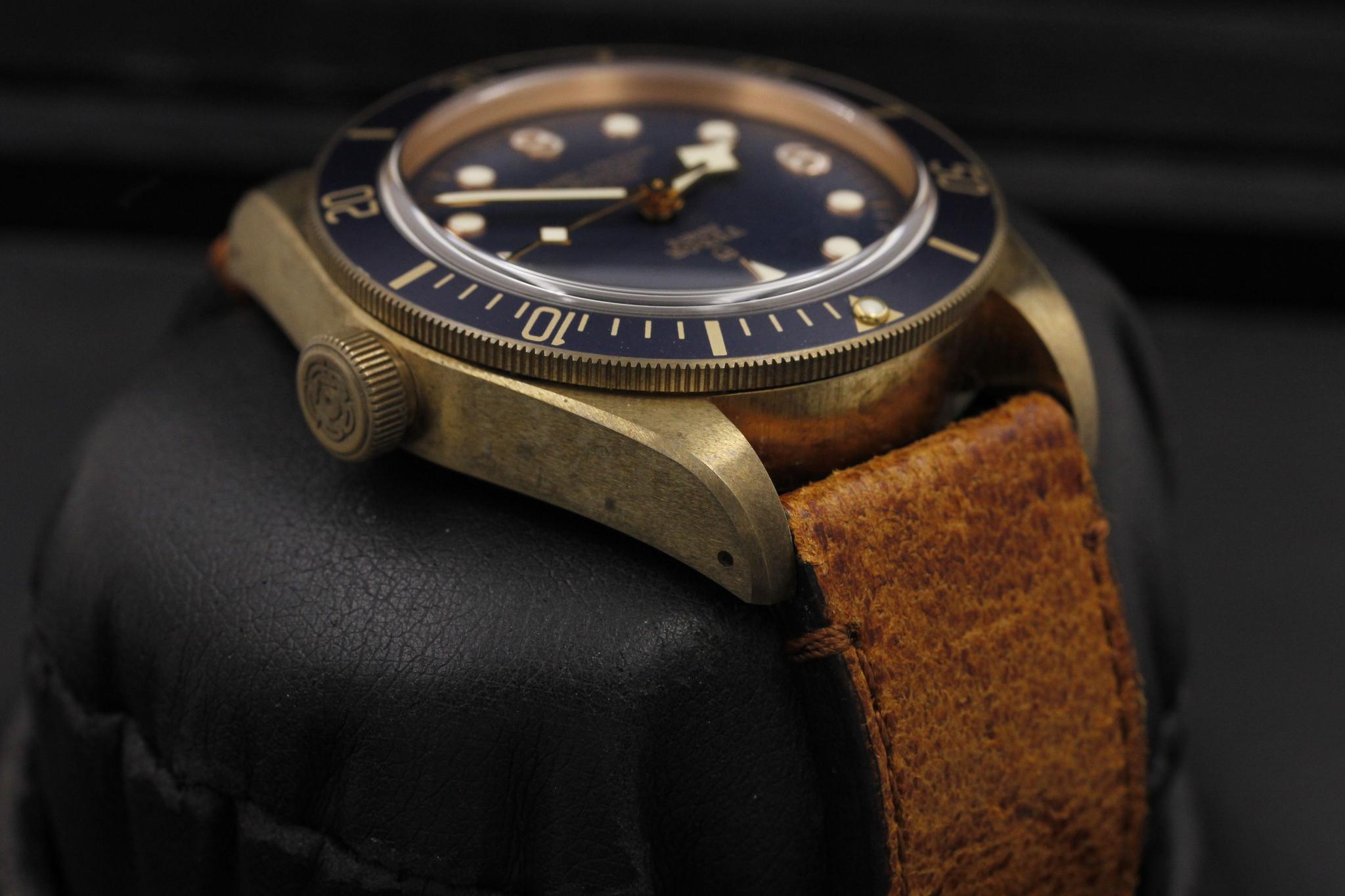 Watch Image 4