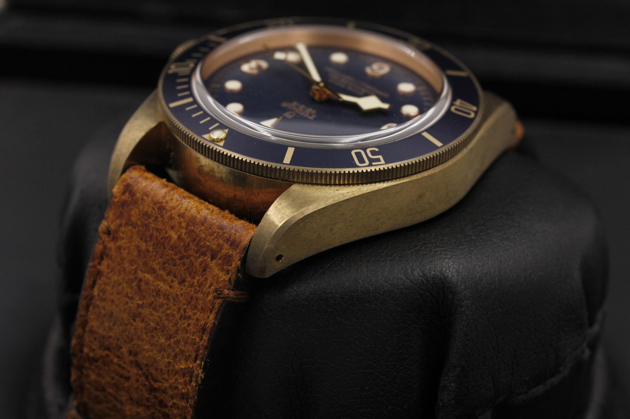 Watch Image 5