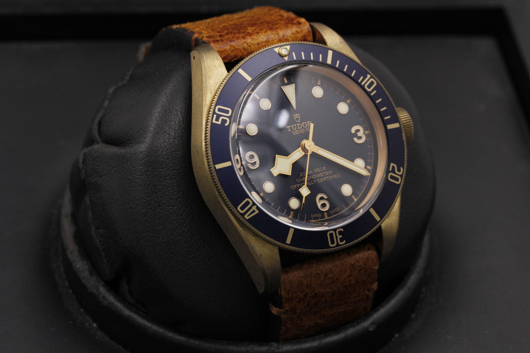 Watch Image 10