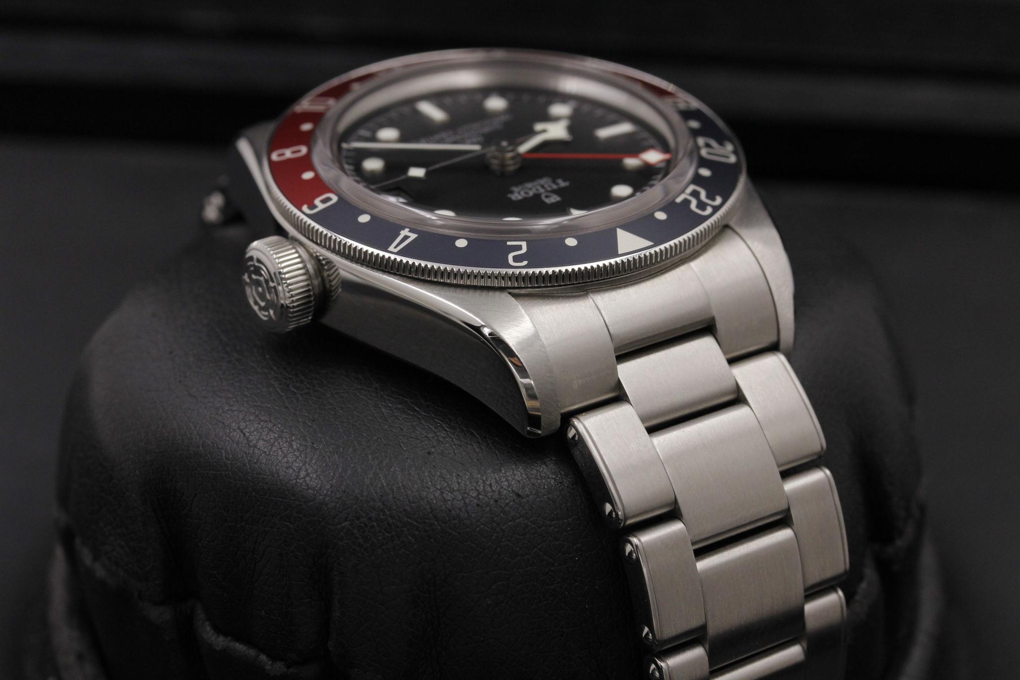 Watch Image 4