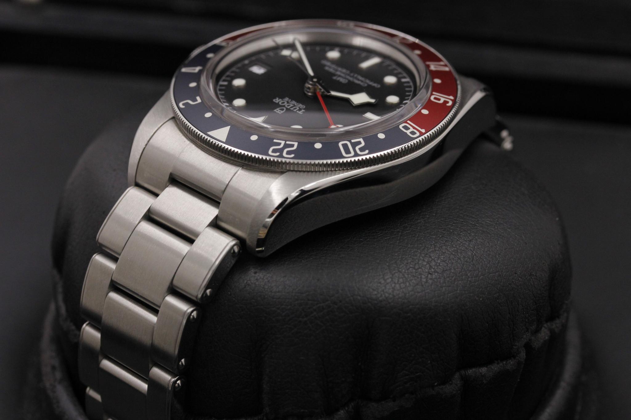 Watch Image 5