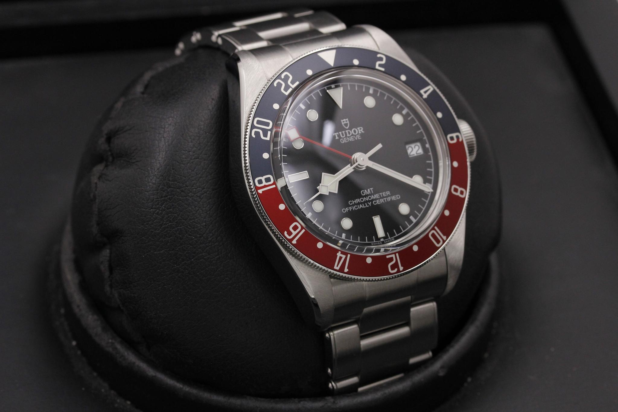 Watch Image 10