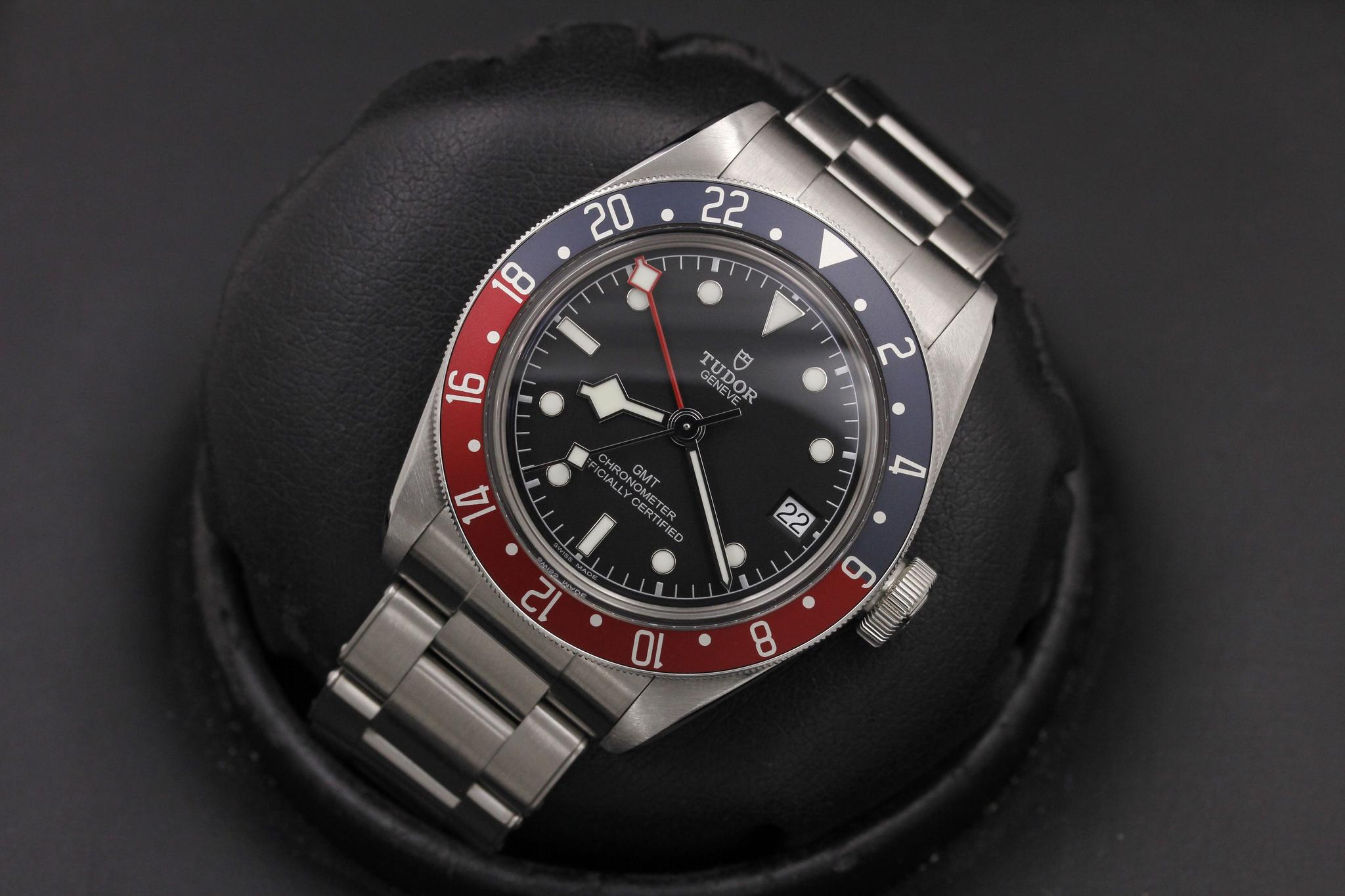 Watch Image 9